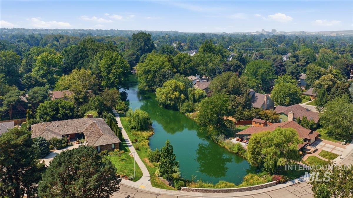 387 E Fairbrook Dr, Boise, Idaho 83706, 4 Bedrooms, 2.5 Bathrooms, Residential For Sale, Price $775,000,MLS 98996944