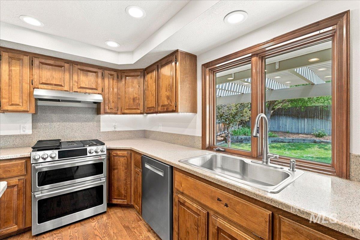 387 E Fairbrook Dr, Boise, Idaho 83706, 4 Bedrooms, 2.5 Bathrooms, Residential For Sale, Price $775,000,MLS 98996944