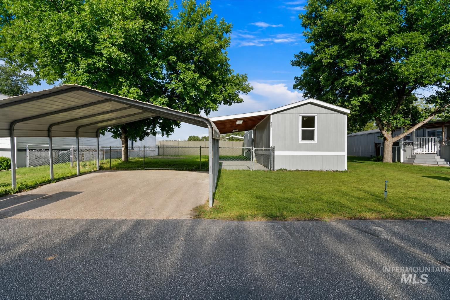 907 Round Valley St, Nampa, Idaho 83687, 3 Bedrooms, 1 Bathroom, Residential For Sale, Price $124,500,MLS 98996945