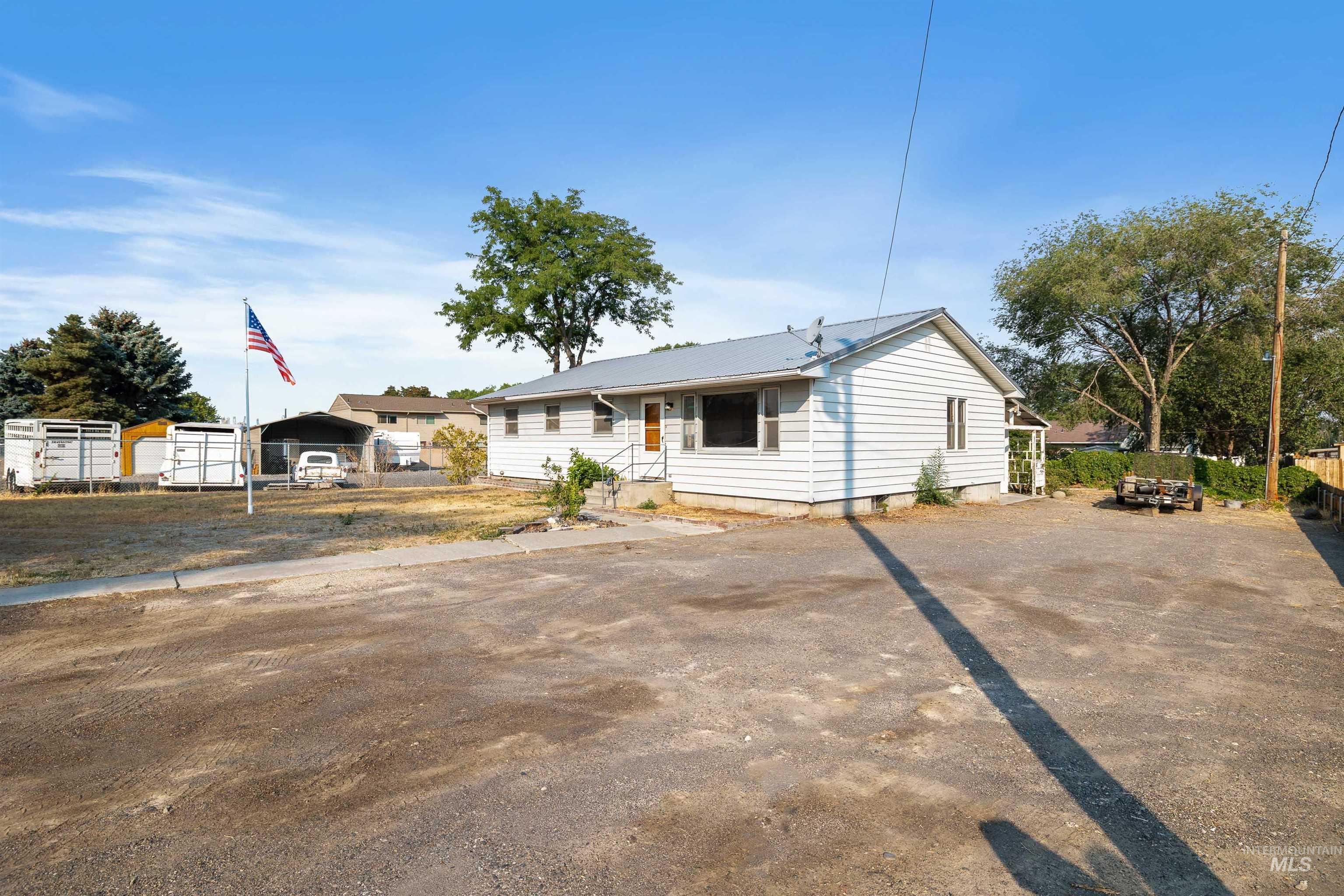 321 Clear Lakes Rd, Buhl, Idaho 83316, 4 Bedrooms, 1.5 Bathrooms, Residential For Sale, Price $309,900,MLS 98996950