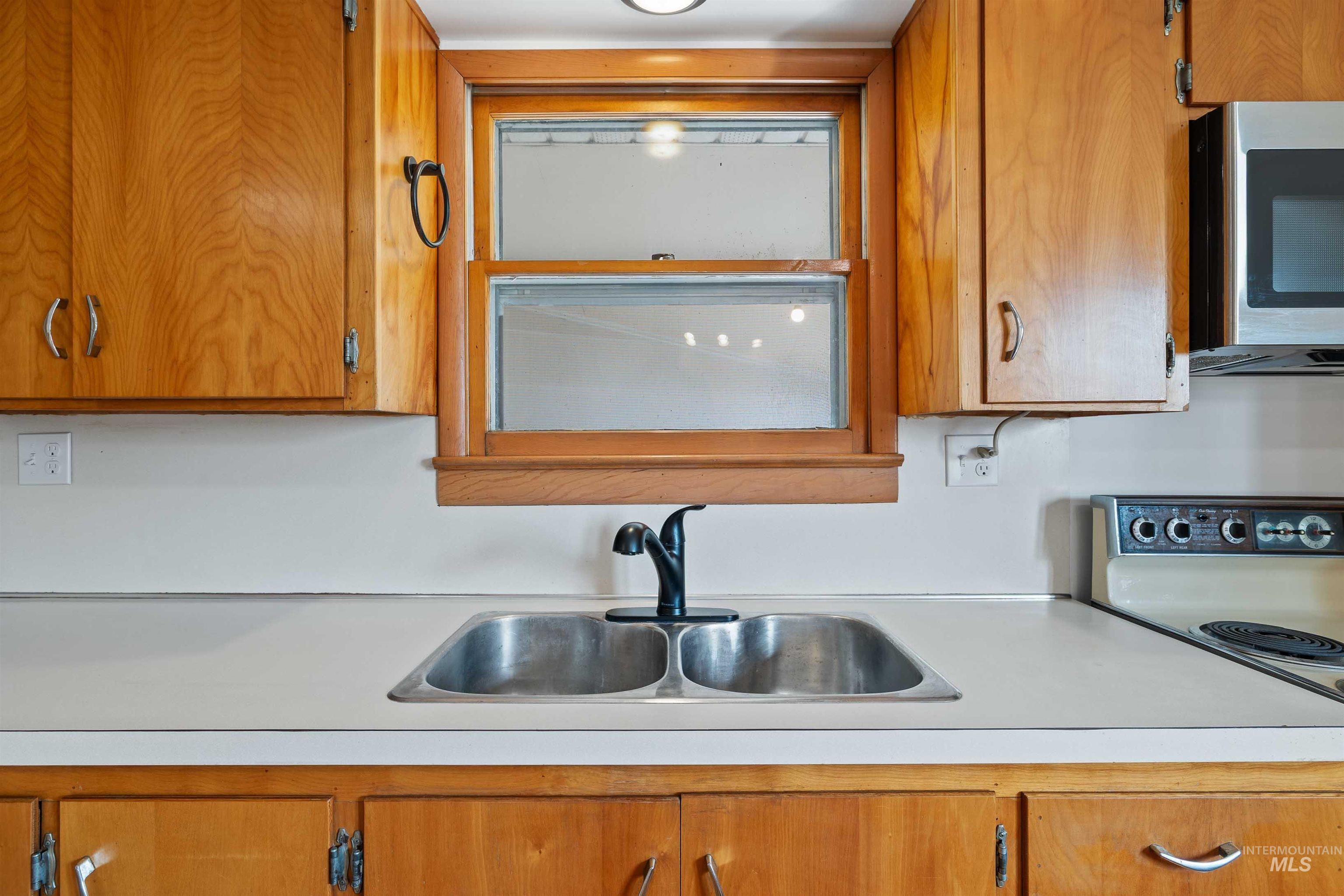 321 Clear Lakes Rd, Buhl, Idaho 83316, 4 Bedrooms, 1.5 Bathrooms, Residential For Sale, Price $309,900,MLS 98996950