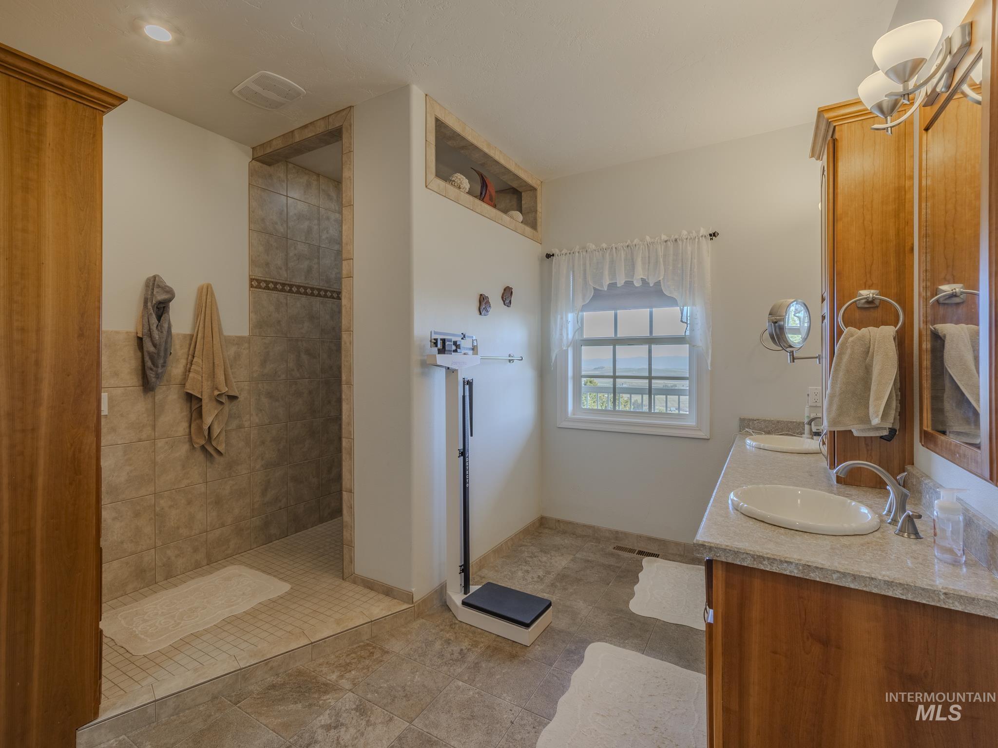 659 Reservation Line Rd, CottonWood, Idaho 83522, 3 Bedrooms, 3 Bathrooms, Residential For Sale, Price $799,000,MLS 98996954