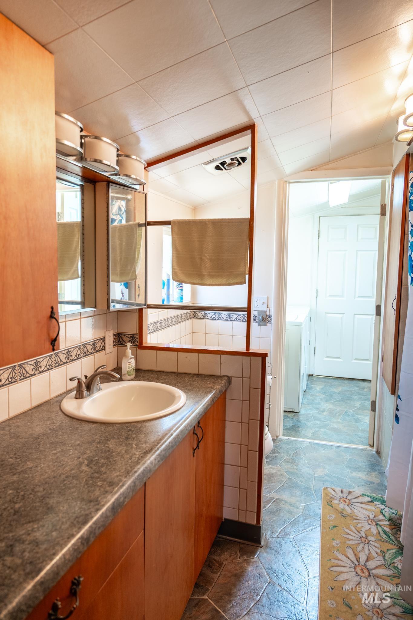 240 E Jefferson, Huntington, Oregon 97907, 2 Bedrooms, 2 Bathrooms, Residential For Sale, Price $225,000, 98996958