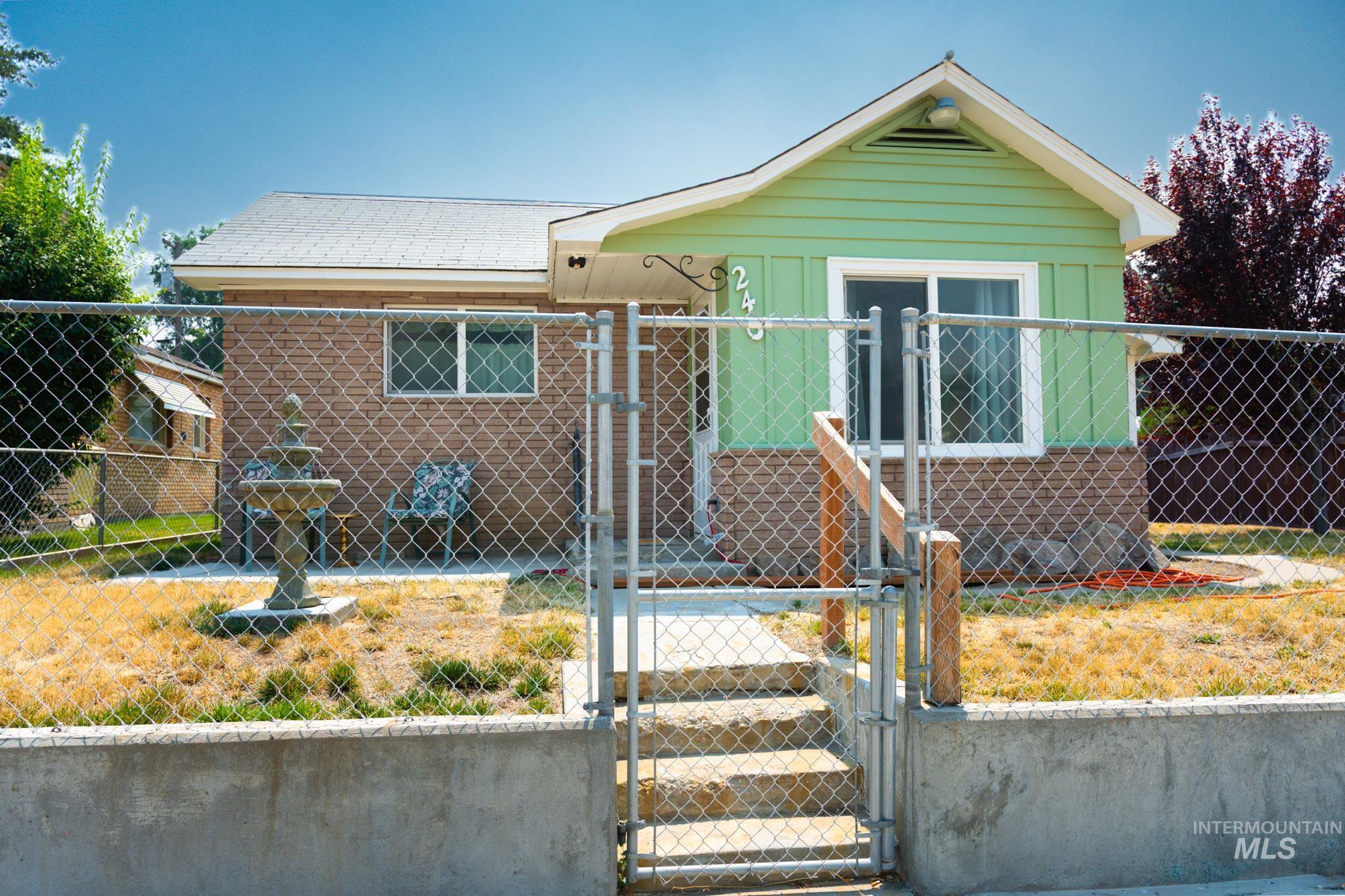 240 E Jefferson, Huntington, Oregon 97907, 2 Bedrooms, 2 Bathrooms, Residential For Sale, Price $225,000, 98996958