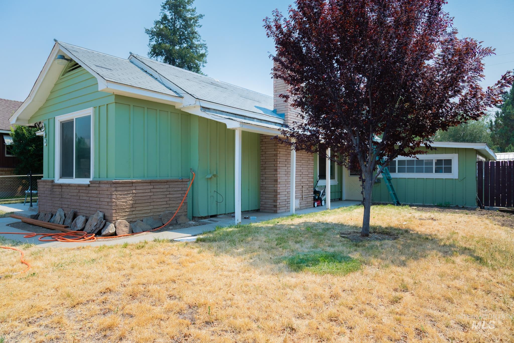 240 E Jefferson, Huntington, Oregon 97907, 2 Bedrooms, 2 Bathrooms, Residential For Sale, Price $225,000, 98996958