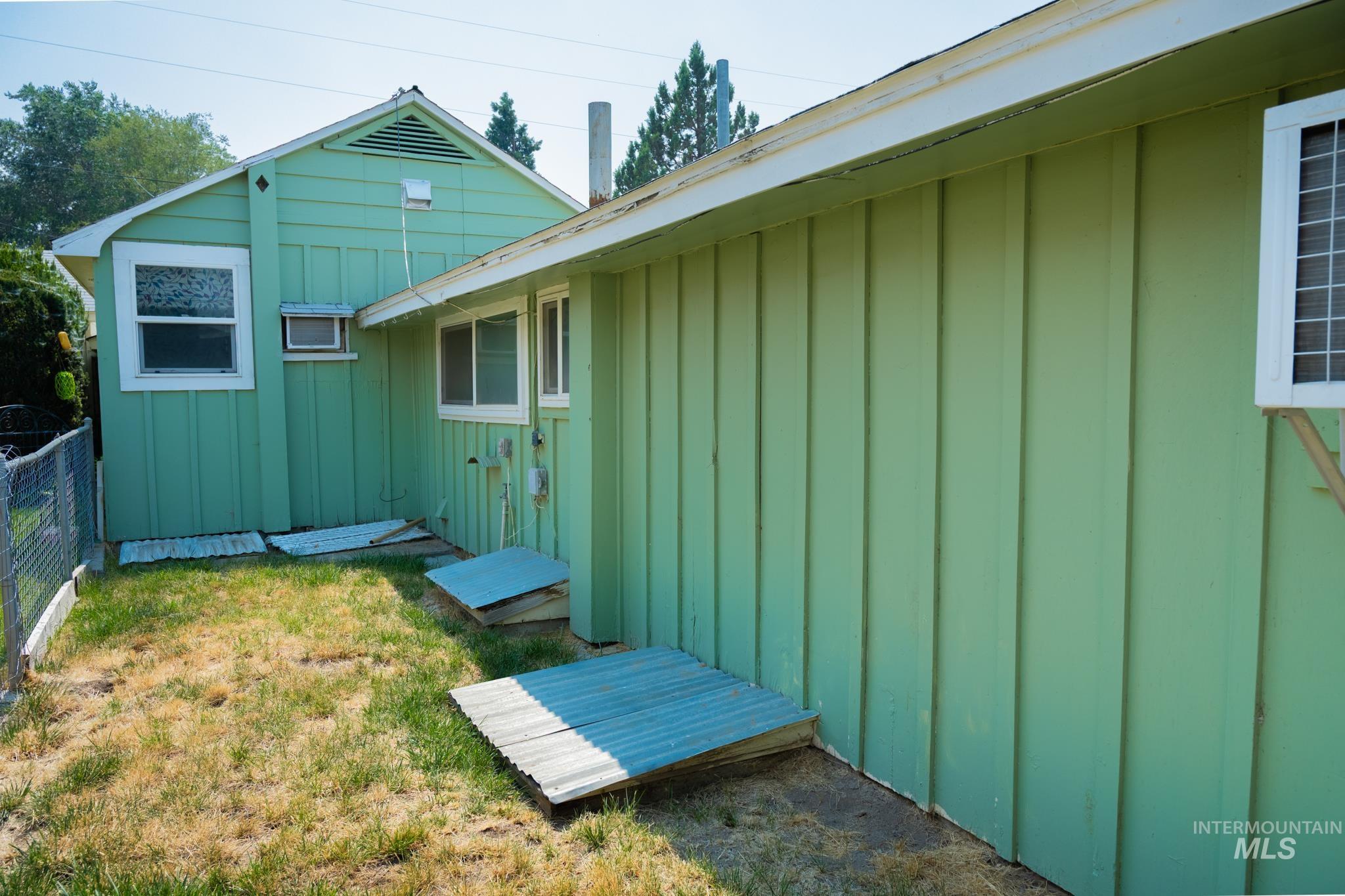 240 E Jefferson, Huntington, Oregon 97907, 2 Bedrooms, 2 Bathrooms, Residential For Sale, Price $225,000, 98996958