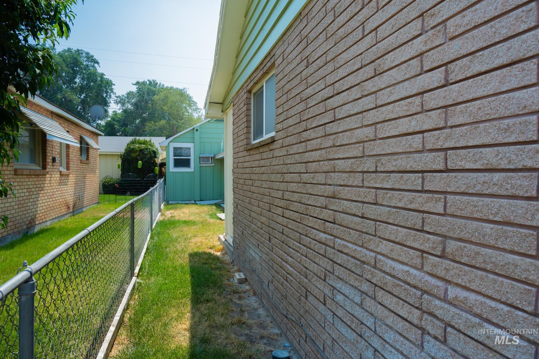 240 E Jefferson, Huntington, Oregon 97907, 2 Bedrooms, 2 Bathrooms, Residential For Sale, Price $225,000, 98996958