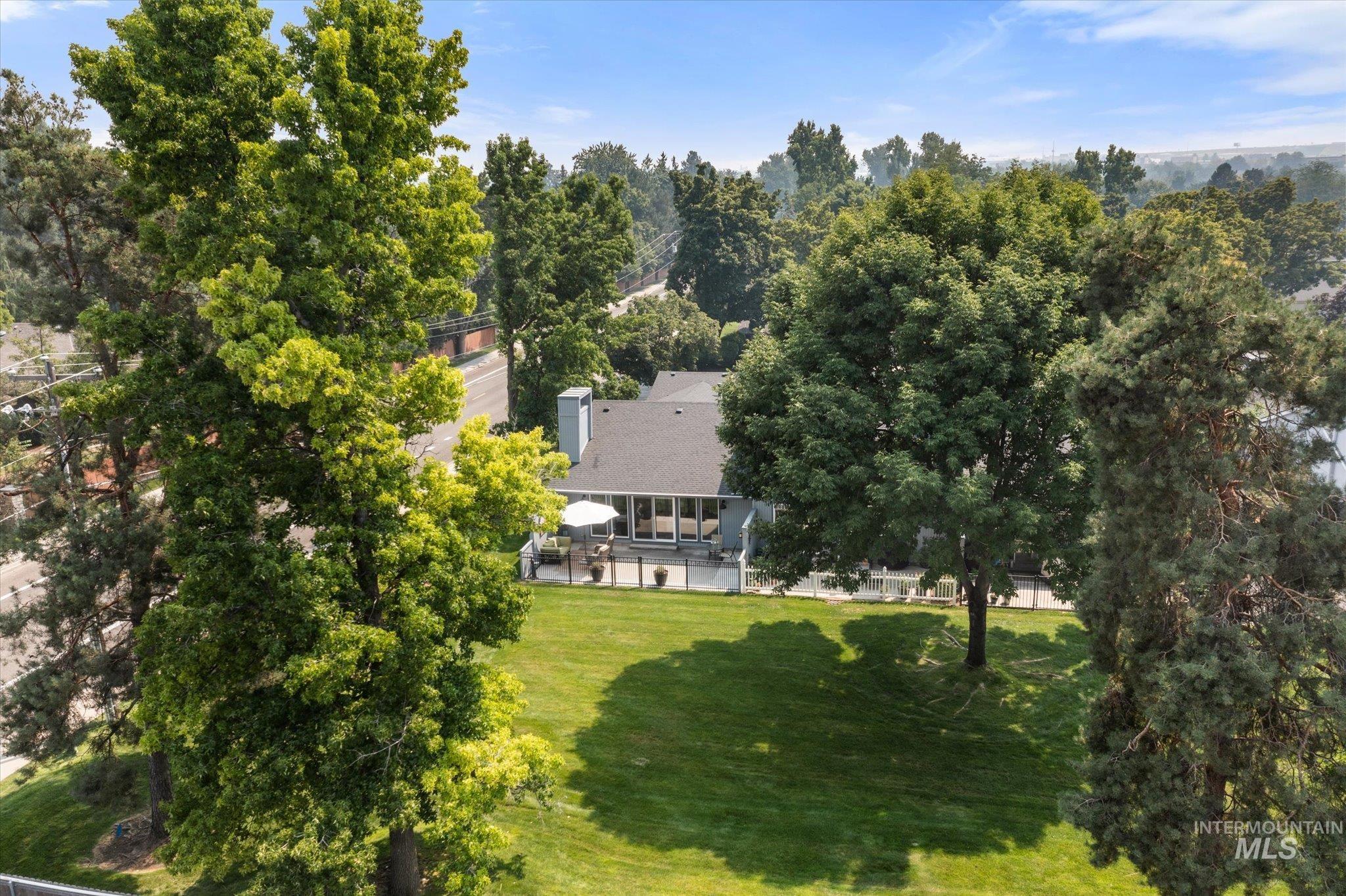 200 W Redfish Lane, Boise, Idaho 83706, 2 Bedrooms, 2 Bathrooms, Residential For Sale, Price $425,000,MLS 98996960