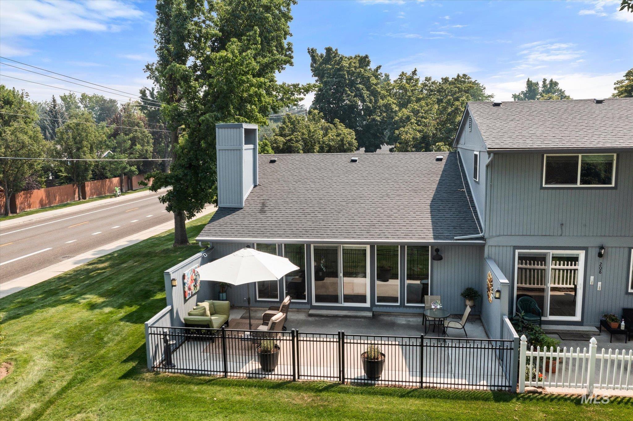 200 W Redfish Lane, Boise, Idaho 83706, 2 Bedrooms, 2 Bathrooms, Residential For Sale, Price $425,000,MLS 98996960