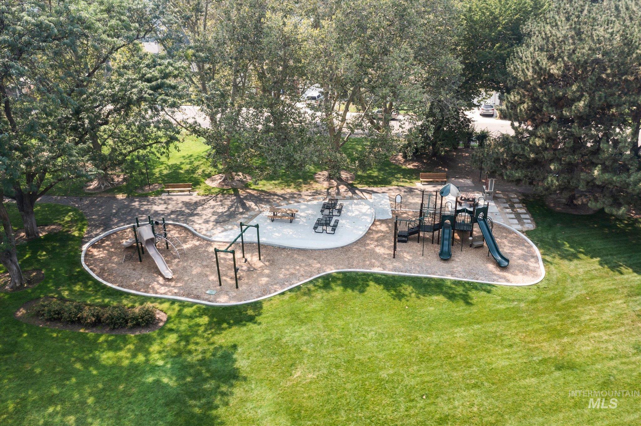 200 W Redfish Lane, Boise, Idaho 83706, 2 Bedrooms, 2 Bathrooms, Residential For Sale, Price $425,000,MLS 98996960
