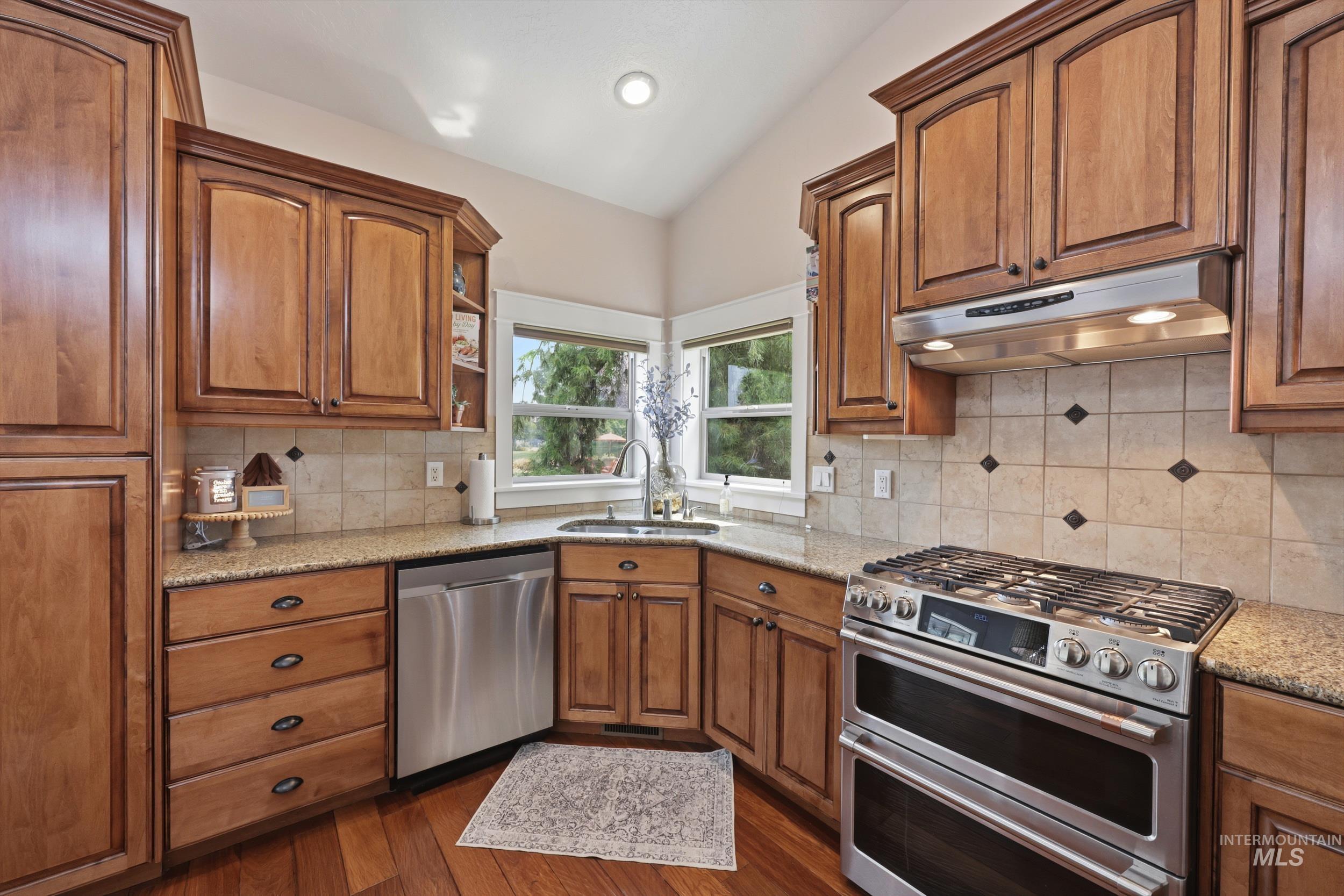 236 E Shafer View Dr, Meridian, Idaho 83642, 5 Bedrooms, 3.5 Bathrooms, Residential For Sale, Price $1,300,000,MLS 98996961