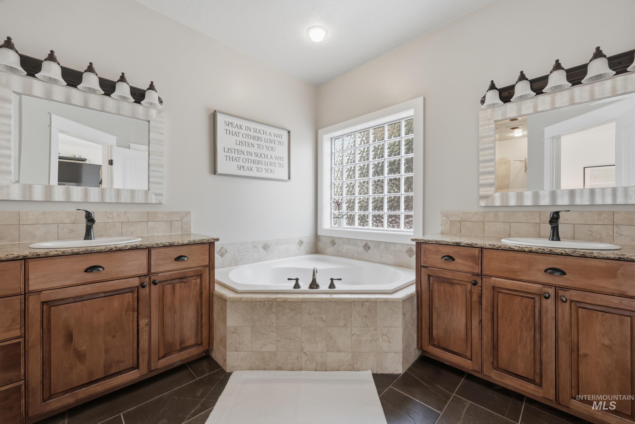 236 E Shafer View Dr, Meridian, Idaho 83642, 5 Bedrooms, 3.5 Bathrooms, Residential For Sale, Price $1,300,000,MLS 98996961