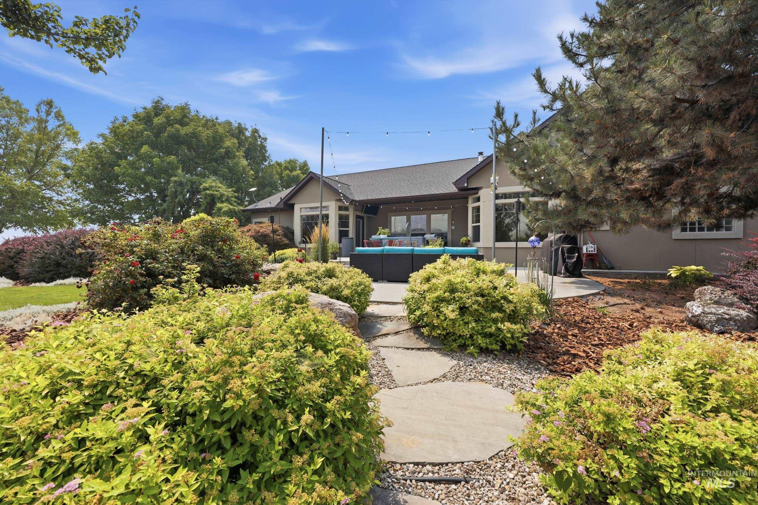 236 E Shafer View Dr, Meridian, Idaho 83642, 5 Bedrooms, 3.5 Bathrooms, Residential For Sale, Price $1,300,000,MLS 98996961