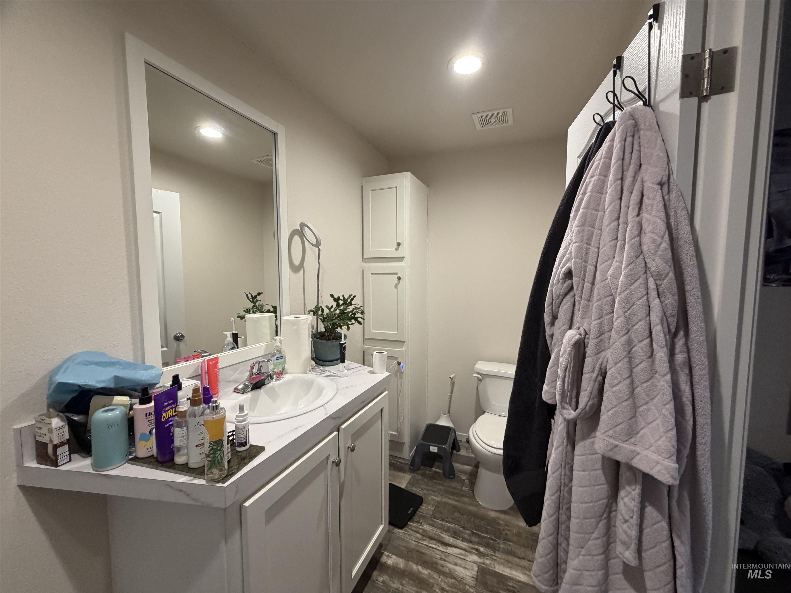 370 W 12th South, Mountain Home, Idaho 83647, 3 Bedrooms, 2 Bathrooms, Residential For Sale, Price $115,000, 98996964