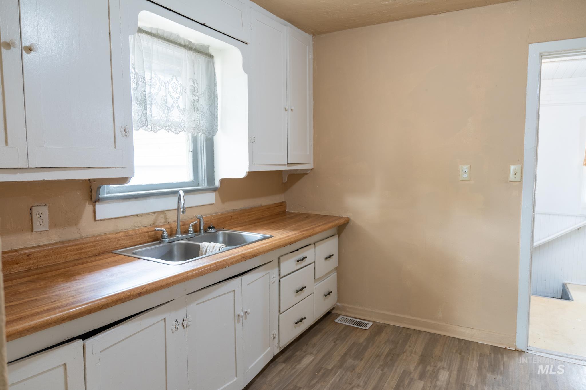 757 NW 2nd St, Ontario, Oregon 97914, 2 Bedrooms, 1 Bathroom, Residential For Sale, Price $175,000, 98996965