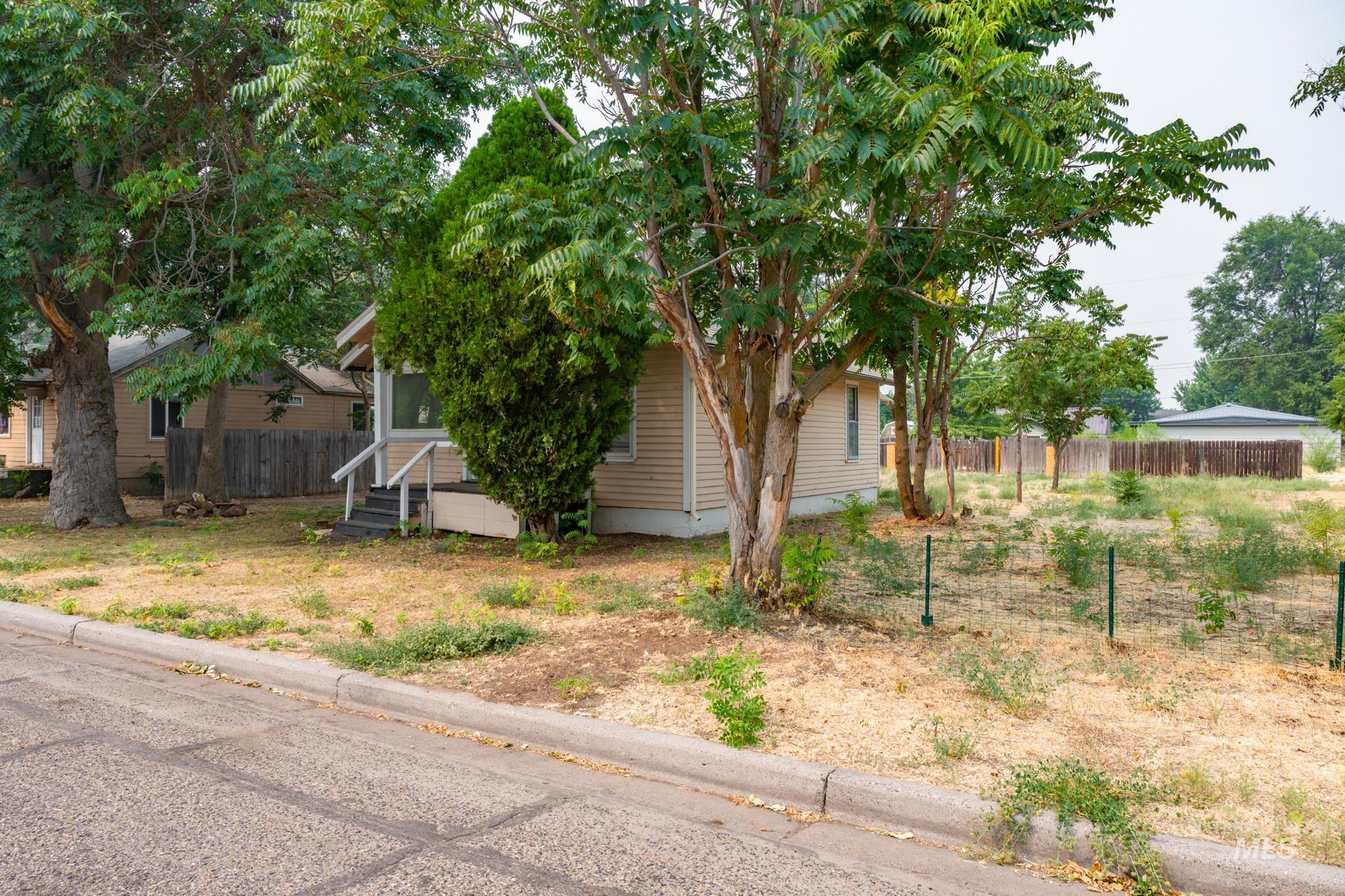 757 NW 2nd St, Ontario, Oregon 97914, 2 Bedrooms, 1 Bathroom, Residential For Sale, Price $175,000, 98996965