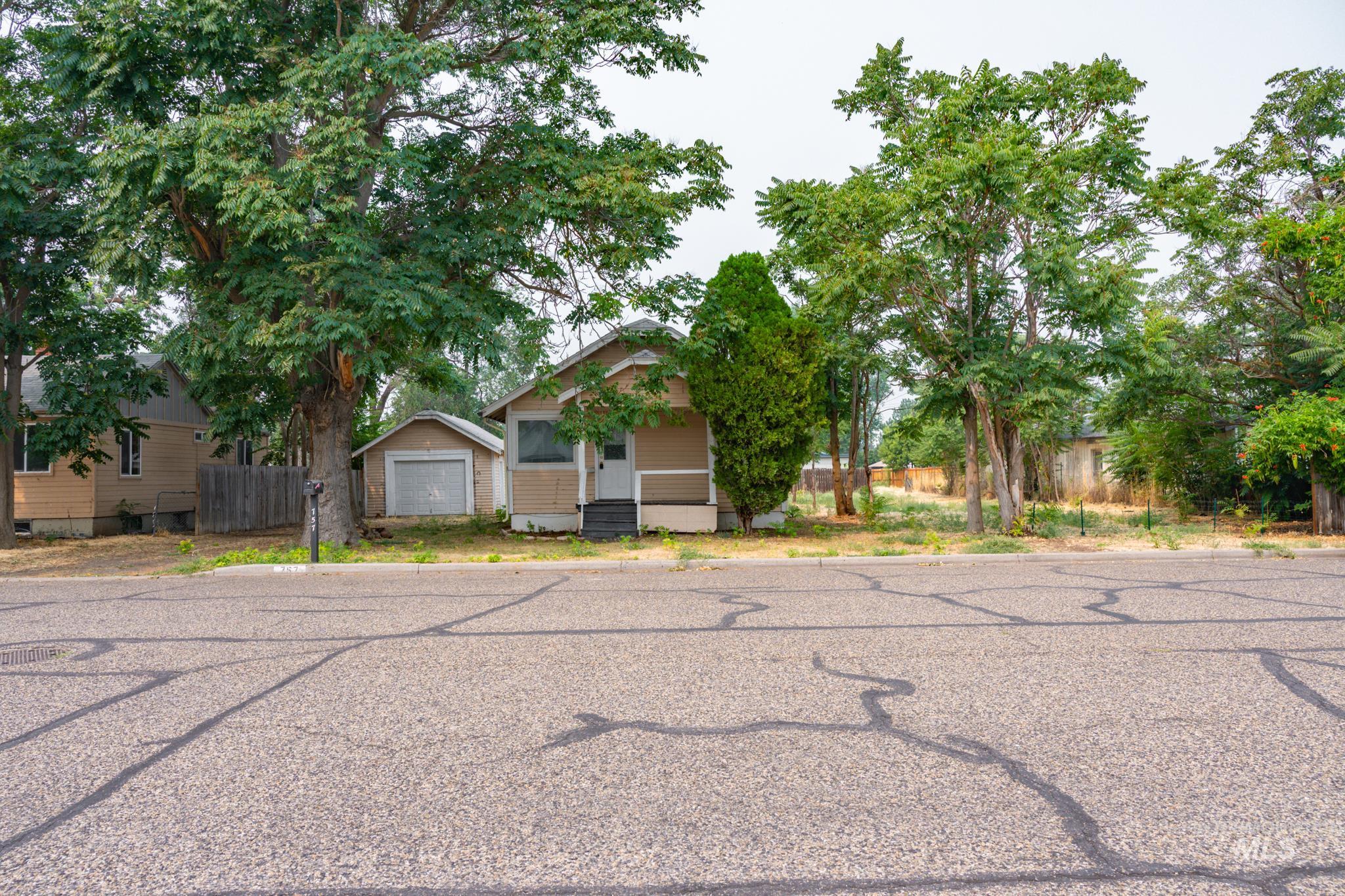757 NW 2nd St, Ontario, Oregon 97914, 2 Bedrooms, 1 Bathroom, Residential For Sale, Price $175,000, 98996965