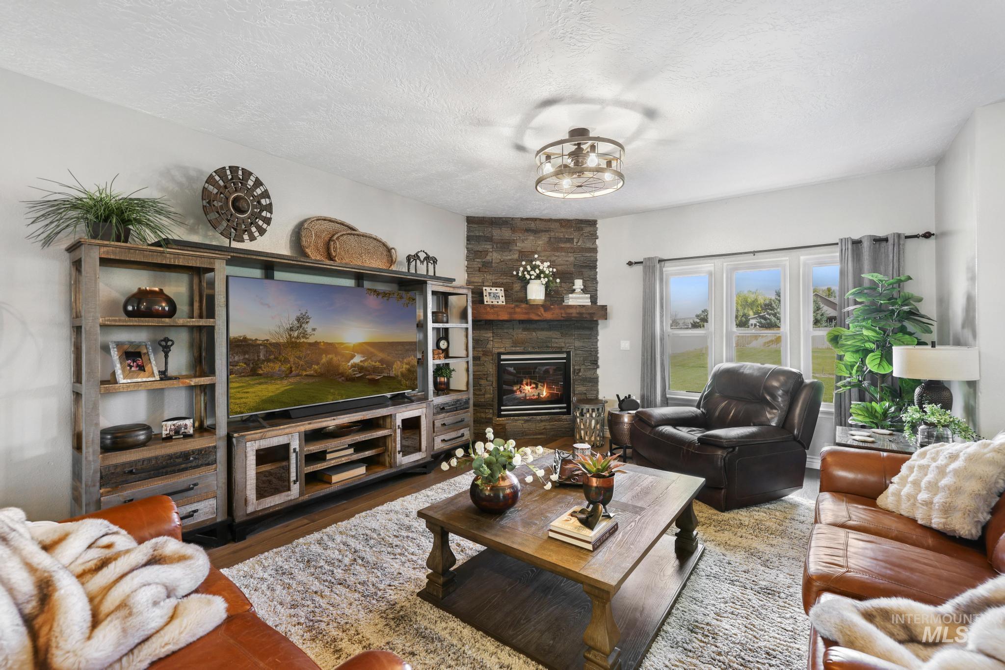 970 NW Bluegrass Circle, Mountain Home, Idaho 83647, 4 Bedrooms, 2.5 Bathrooms, Residential For Sale, Price $715,000,MLS 98996967