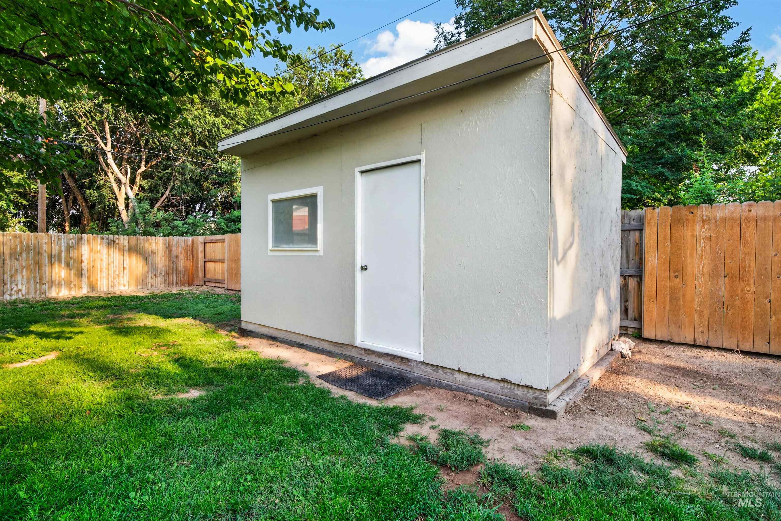 324 S Pine St, Nampa, Idaho 83686, 3 Bedrooms, 1 Bathroom, Residential For Sale, Price $360,000,MLS 98996969