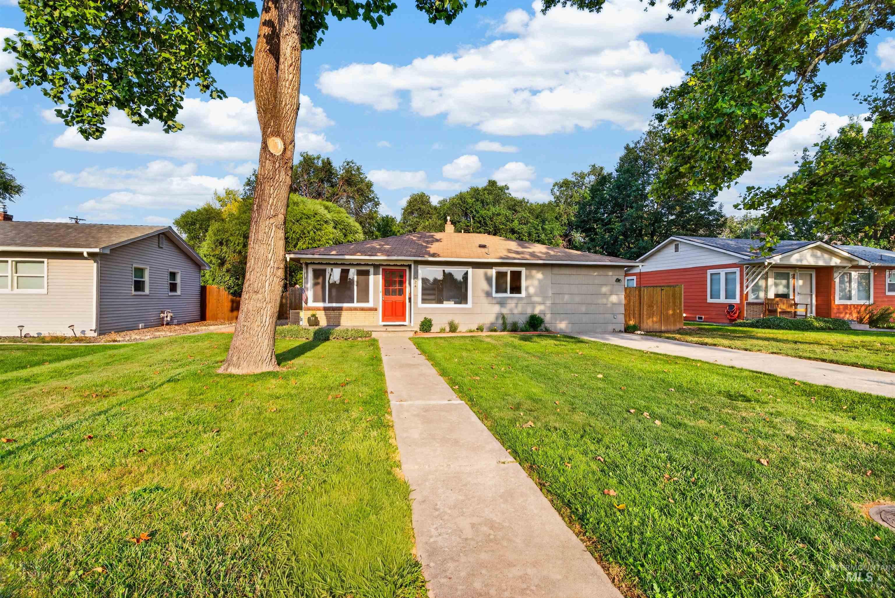 324 S Pine St, Nampa, Idaho 83686, 3 Bedrooms, 1 Bathroom, Residential For Sale, Price $360,000,MLS 98996969