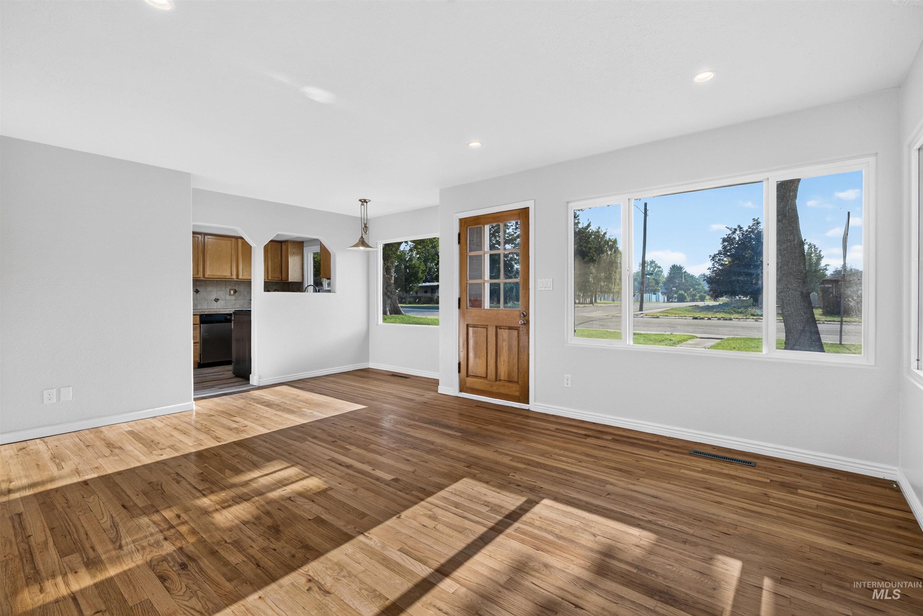 324 S Pine St, Nampa, Idaho 83686, 3 Bedrooms, 1 Bathroom, Residential For Sale, Price $360,000,MLS 98996969