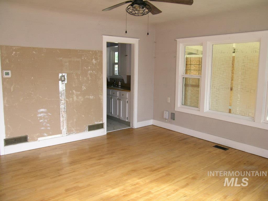 415 20th Ave N, Nampa, Idaho 83686, 2 Bedrooms, 1 Bathroom, Residential For Sale, Price $239,900,MLS 98996986