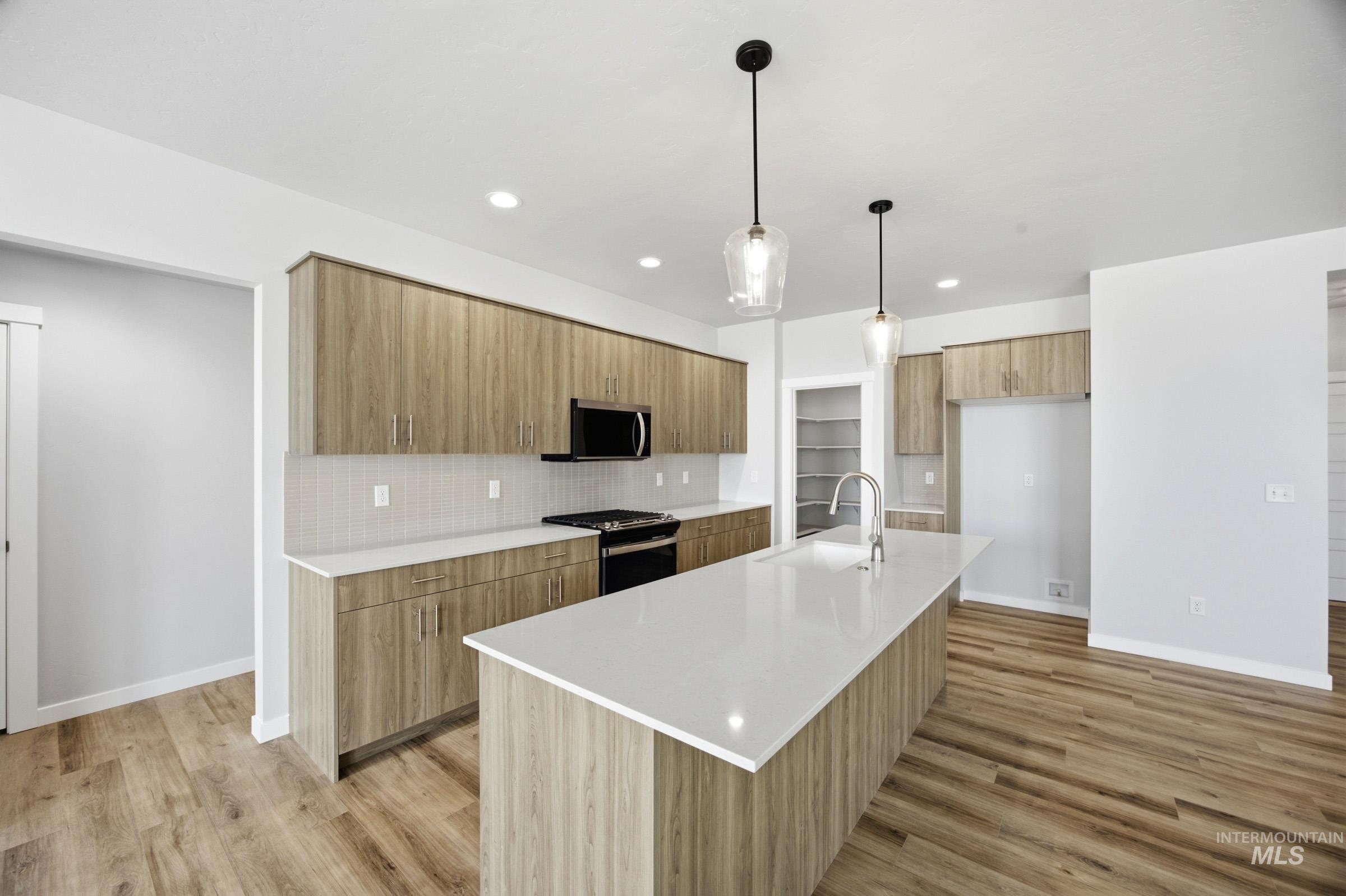 4937 S Bleachfield Ave, Meridian, Idaho 83642, 3 Bedrooms, 2 Bathrooms, Residential For Sale, Price $667,990,MLS 98996989