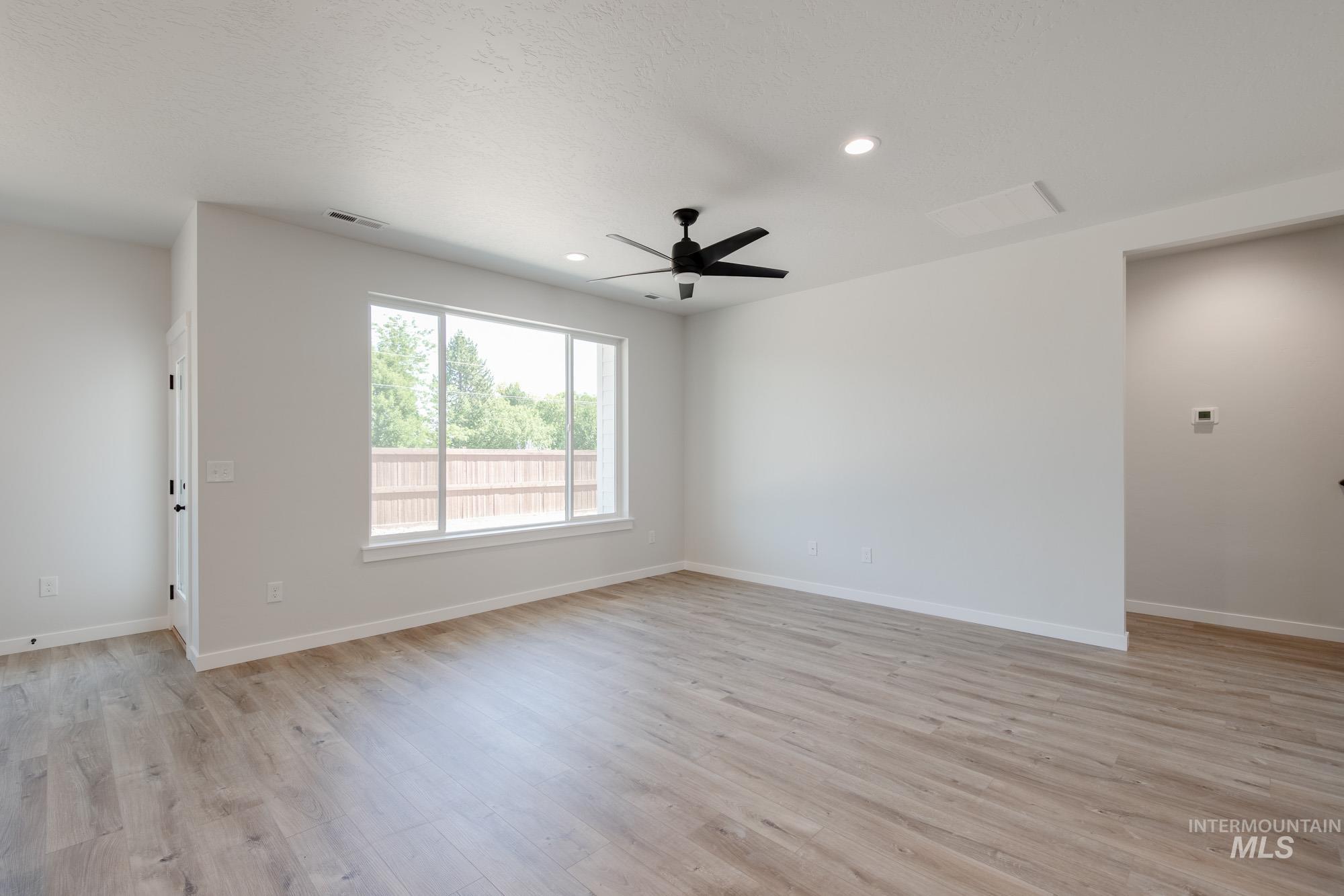 5043 S Bleachfield Ave, Meridian, Idaho 83642, 3 Bedrooms, 2 Bathrooms, Residential For Sale, Price $579,990,MLS 98996990