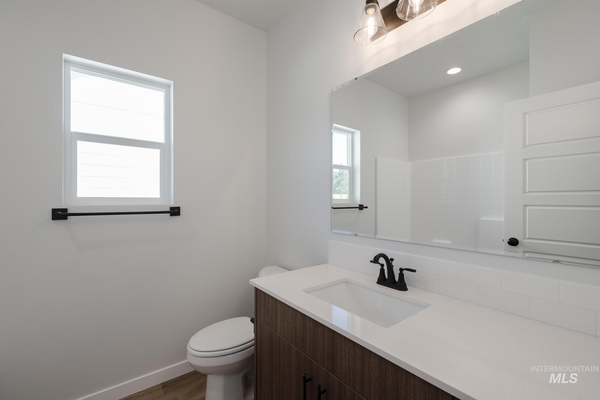 5043 S Bleachfield Ave, Meridian, Idaho 83642, 3 Bedrooms, 2 Bathrooms, Residential For Sale, Price $579,990,MLS 98996990
