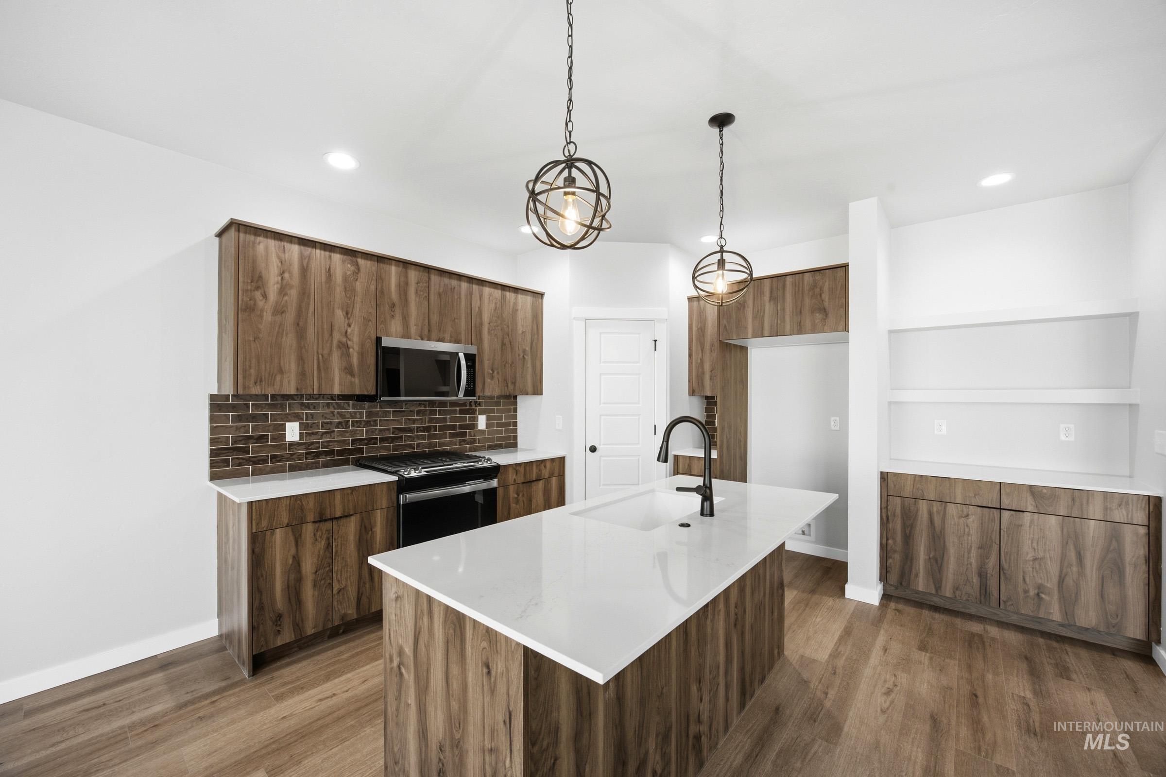 5043 S Bleachfield Ave, Meridian, Idaho 83642, 3 Bedrooms, 2 Bathrooms, Residential For Sale, Price $564,990,MLS 98996990