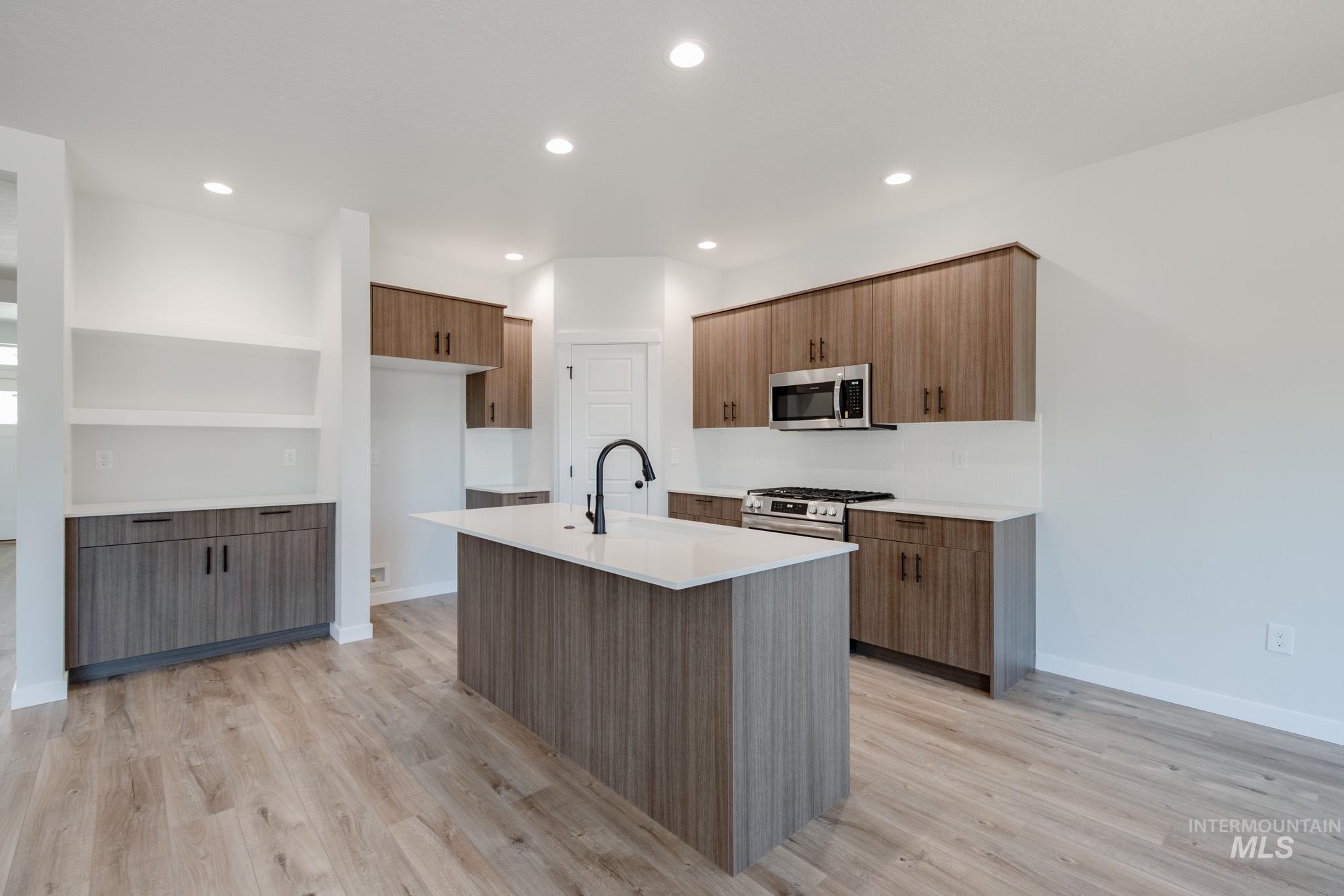 5043 S Bleachfield Ave, Meridian, Idaho 83642, 3 Bedrooms, 2 Bathrooms, Residential For Sale, Price $579,990,MLS 98996990