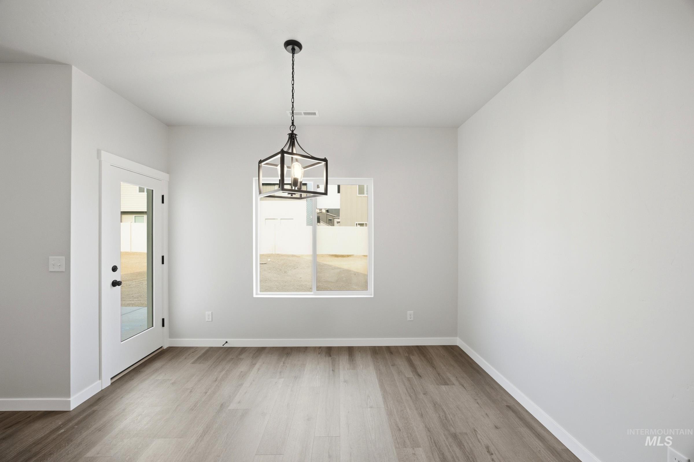 5043 S Bleachfield Ave, Meridian, Idaho 83642, 3 Bedrooms, 2 Bathrooms, Residential For Sale, Price $564,990,MLS 98996990