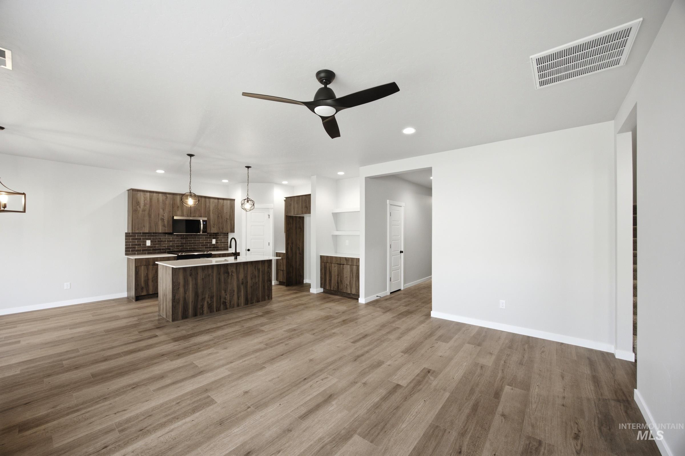 5043 S Bleachfield Ave, Meridian, Idaho 83642, 3 Bedrooms, 2 Bathrooms, Residential For Sale, Price $564,990,MLS 98996990