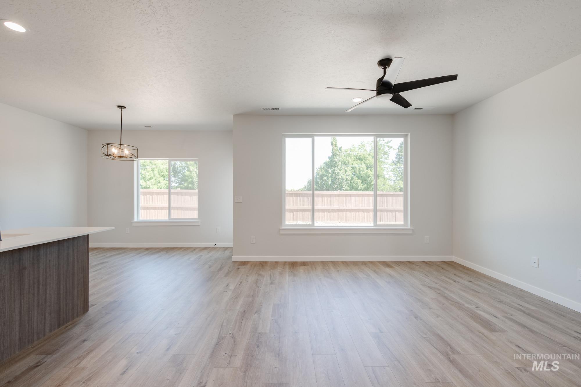 5043 S Bleachfield Ave, Meridian, Idaho 83642, 3 Bedrooms, 2 Bathrooms, Residential For Sale, Price $579,990,MLS 98996990