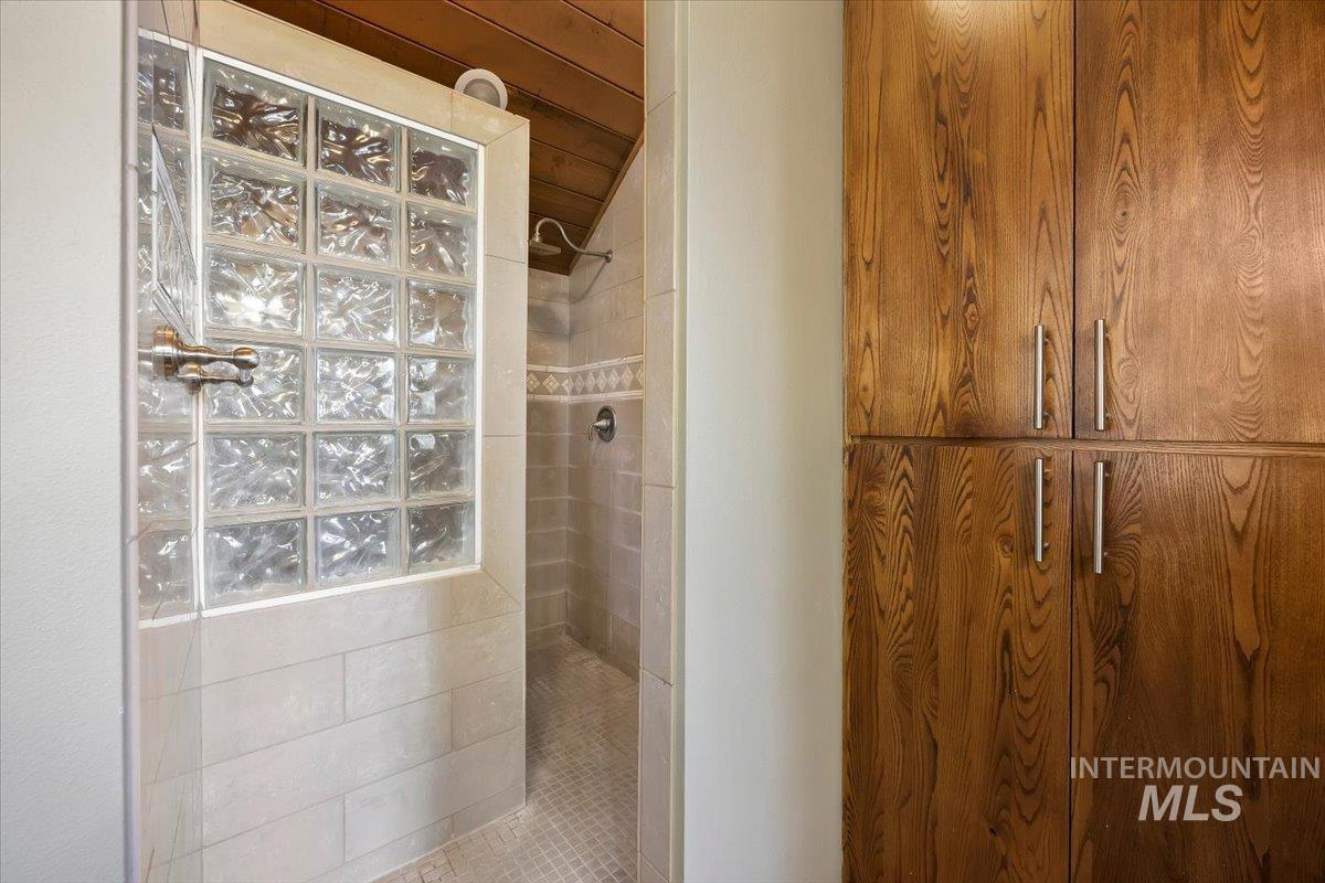 4048 N 3536 E, Kimberly, Idaho 83301, 3 Bedrooms, 3 Bathrooms, Residential For Sale, Price $750,000,MLS 98997001