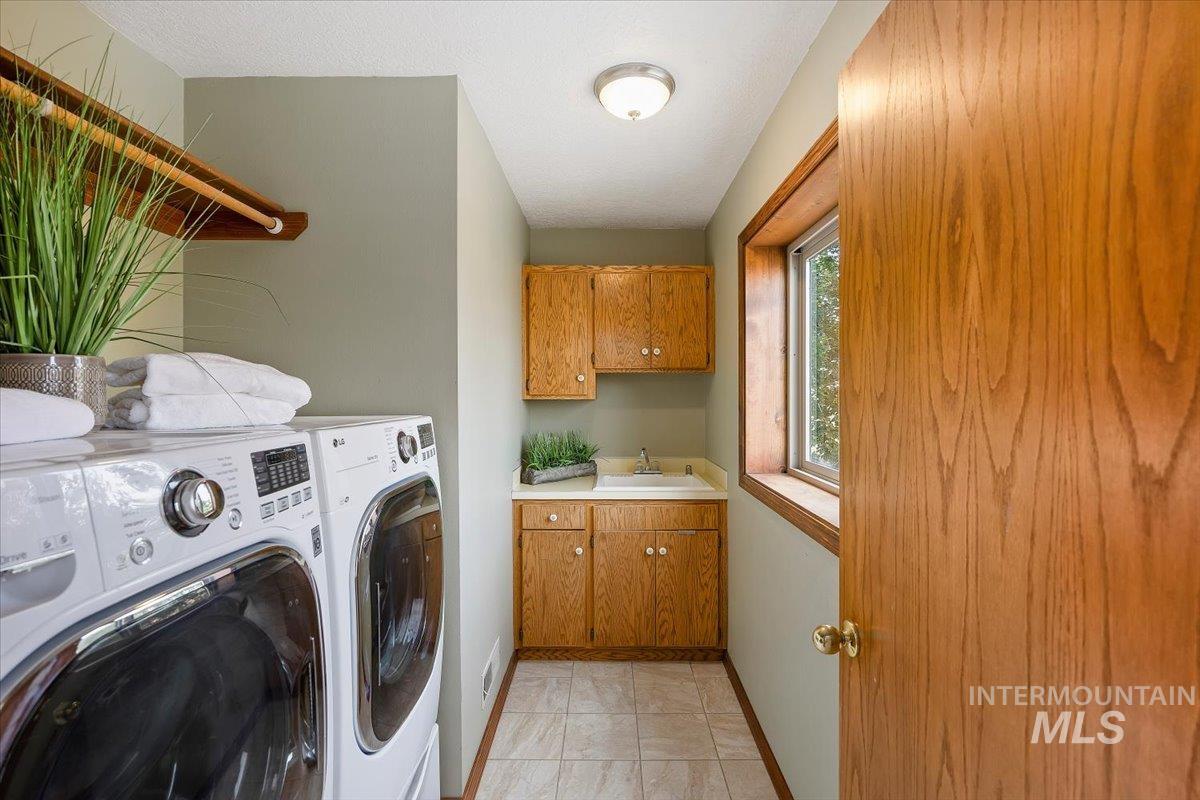 4048 N 3536 E, Kimberly, Idaho 83301, 3 Bedrooms, 3 Bathrooms, Residential For Sale, Price $750,000,MLS 98997001