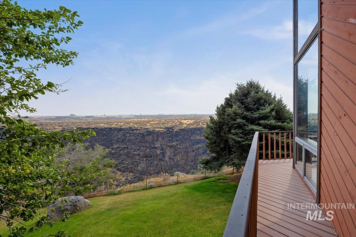 4048 N 3536 E, Kimberly, Idaho 83301, 3 Bedrooms, 3 Bathrooms, Residential For Sale, Price $750,000,MLS 98997001