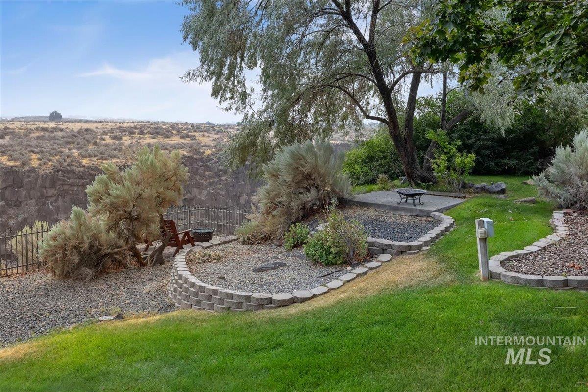4048 N 3536 E, Kimberly, Idaho 83301, 3 Bedrooms, 3 Bathrooms, Residential For Sale, Price $750,000,MLS 98997001