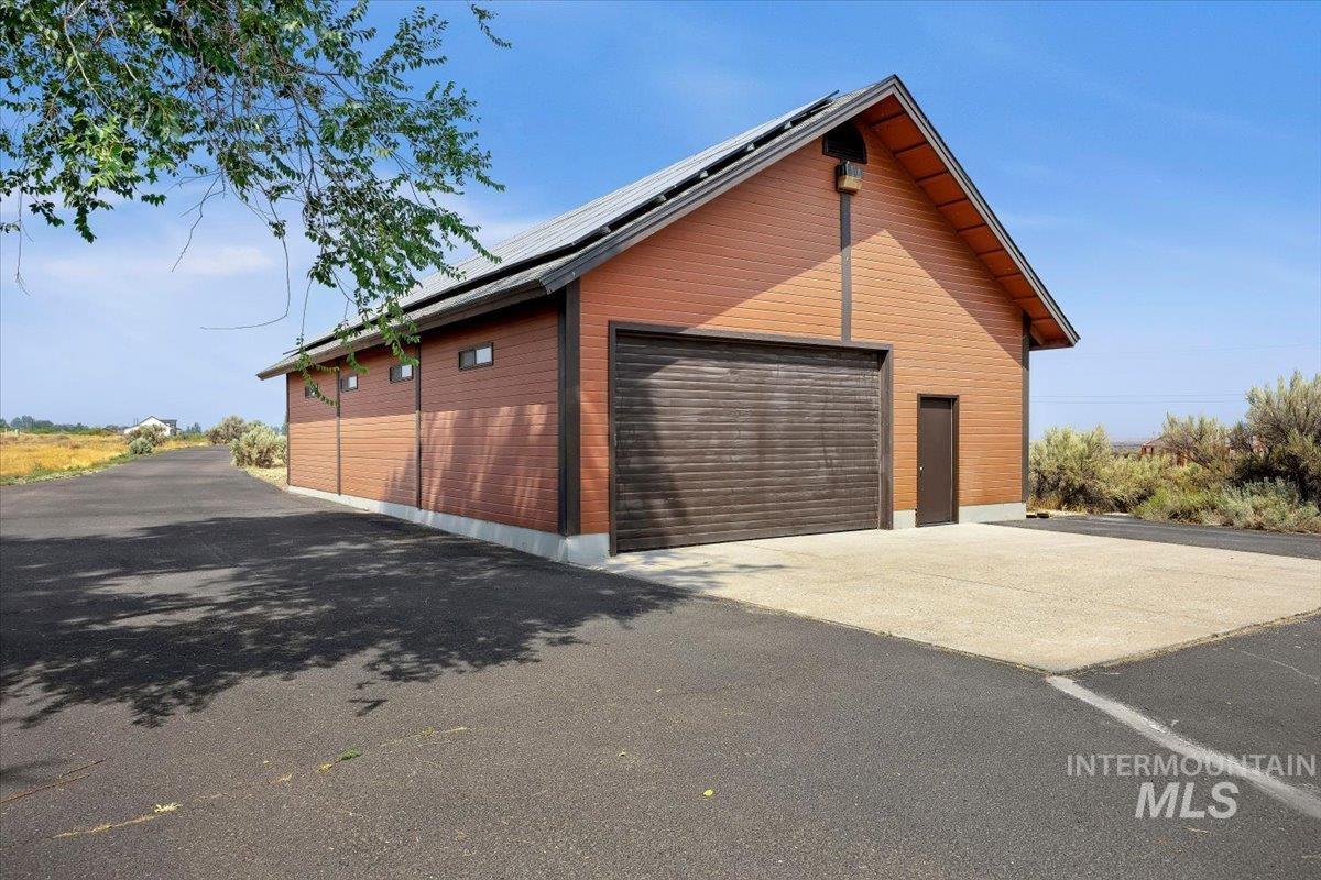4048 N 3536 E, Kimberly, Idaho 83301, 3 Bedrooms, 3 Bathrooms, Residential For Sale, Price $750,000,MLS 98997001