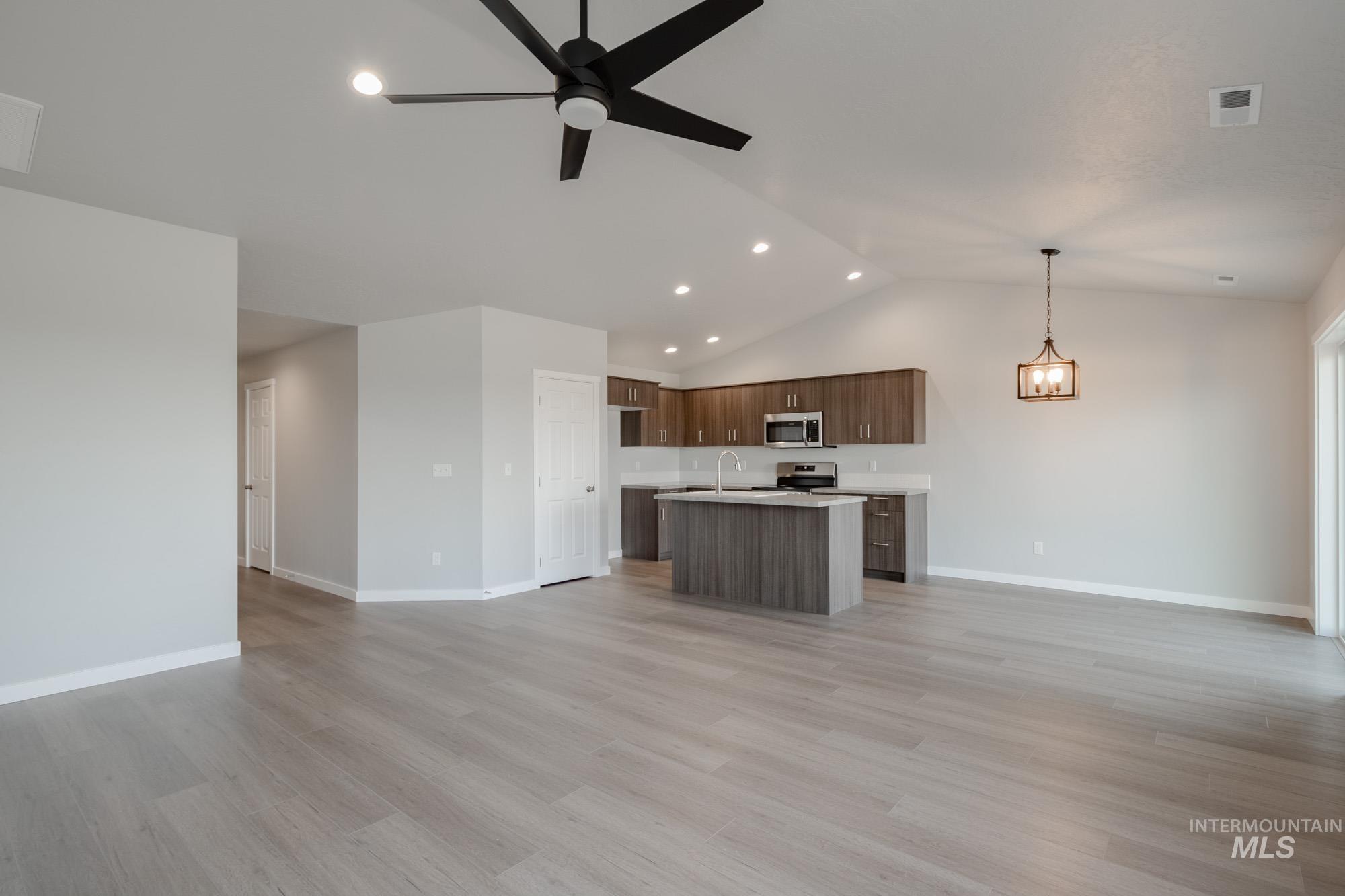 107 N Tideberry Ave, Kuna, Idaho 83634, 3 Bedrooms, 2 Bathrooms, Residential For Sale, Price $415,990,MLS 98997003