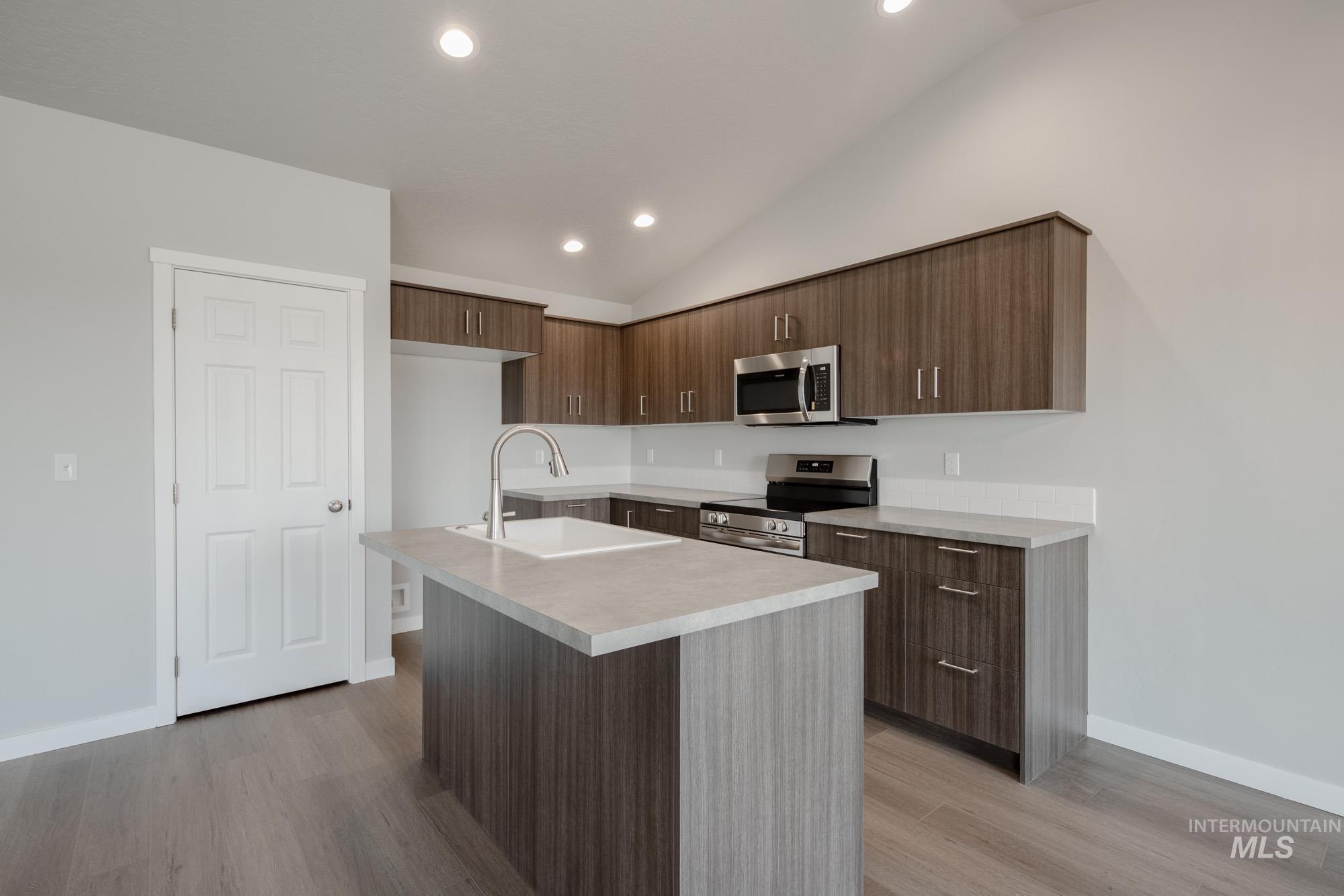 107 N Tideberry Ave, Kuna, Idaho 83634, 3 Bedrooms, 2 Bathrooms, Residential For Sale, Price $415,990,MLS 98997003