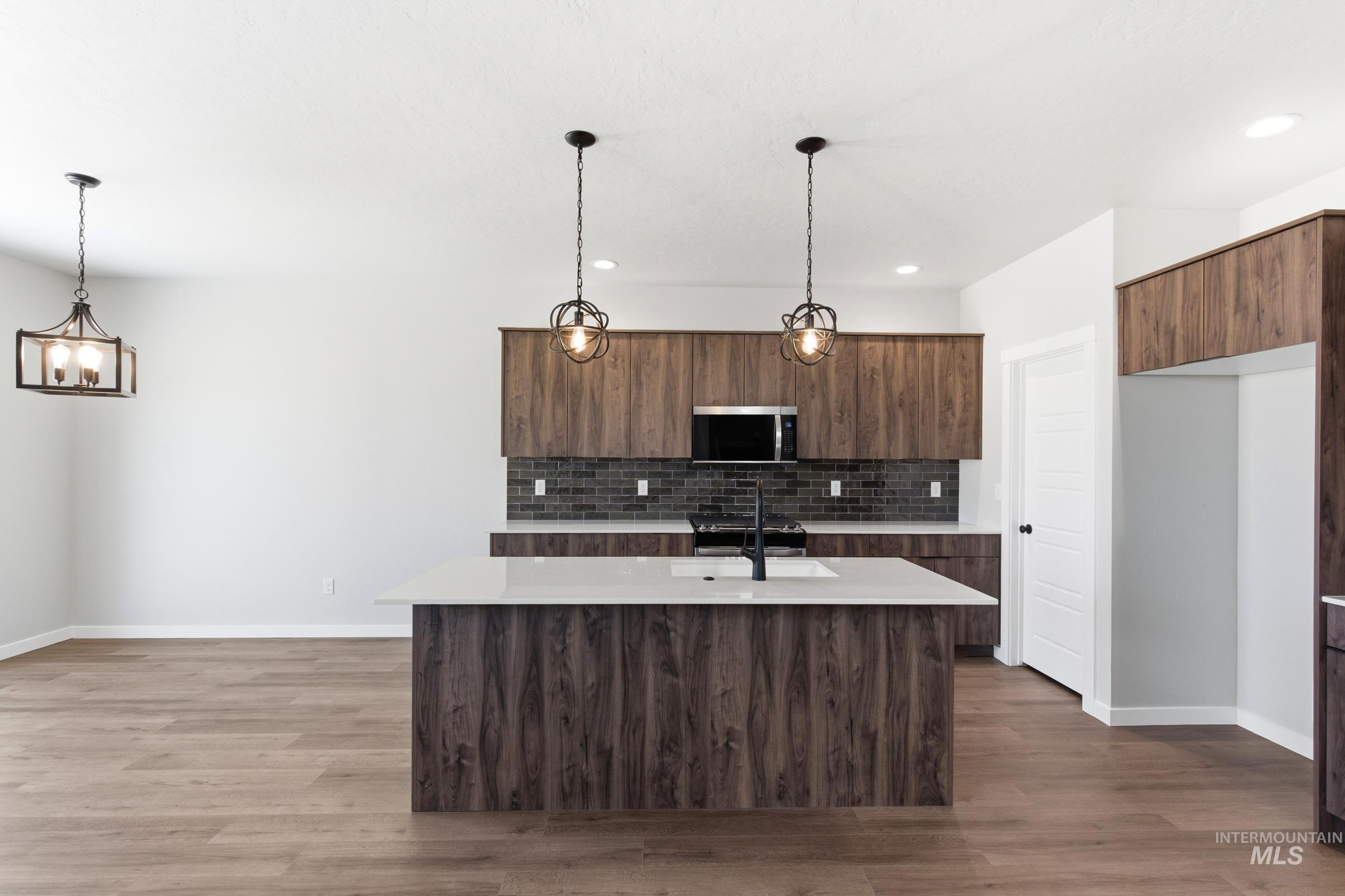 2081 S Summerson Way, Meridian, Idaho 83642, 4 Bedrooms, 2.5 Bathrooms, Residential For Sale, Price $549,990,MLS 98997007