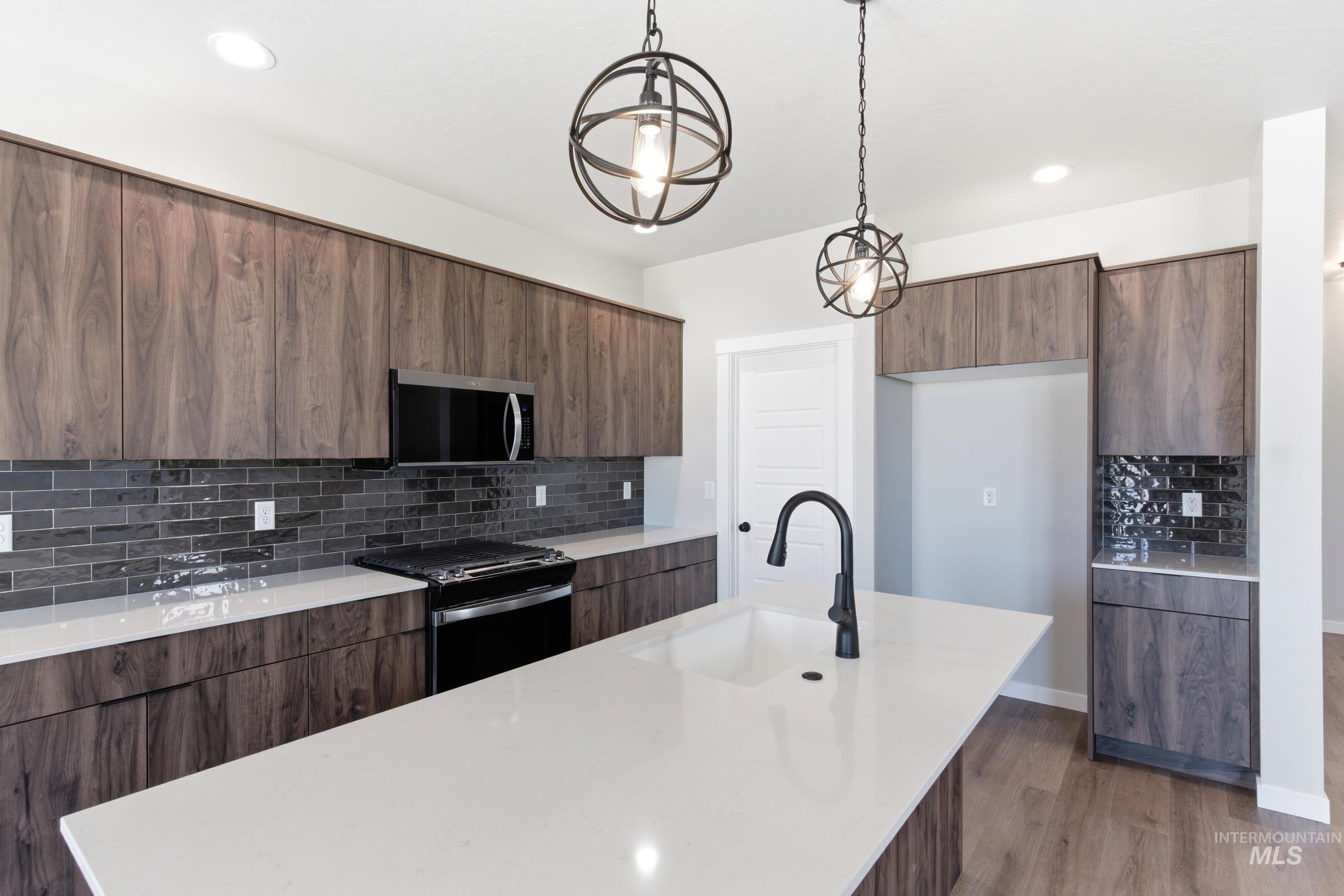 2081 S Summerson Way, Meridian, Idaho 83642, 4 Bedrooms, 2.5 Bathrooms, Residential For Sale, Price $549,990,MLS 98997007