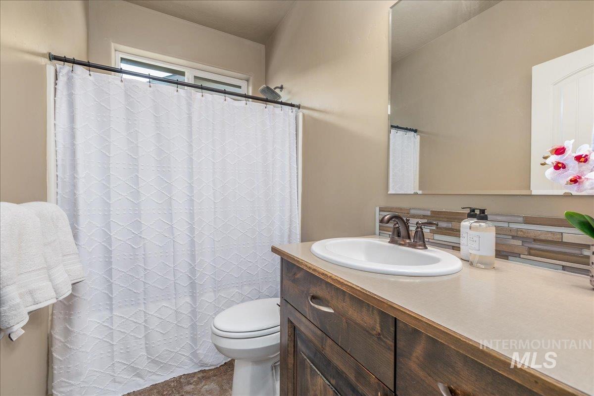 5002 S Lava Springs Loop, Nampa, Idaho 83686, 3 Bedrooms, 2 Bathrooms, Residential For Sale, Price $424,000,MLS 98997013