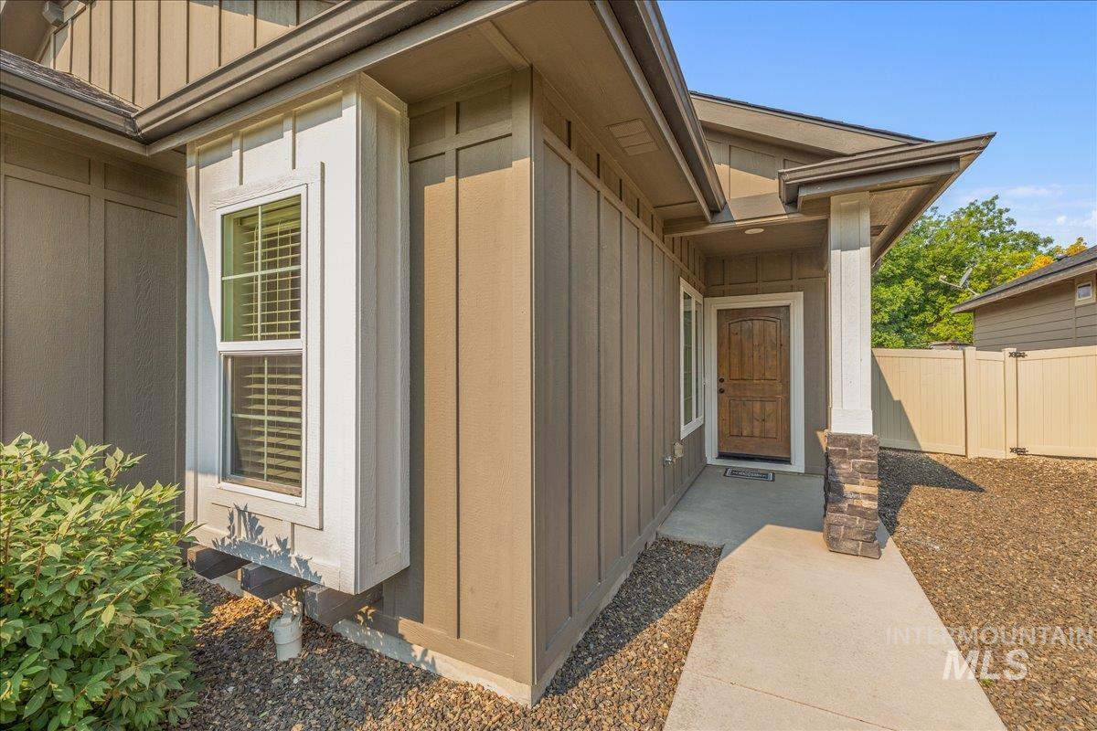 5002 S Lava Springs Loop, Nampa, Idaho 83686, 3 Bedrooms, 2 Bathrooms, Residential For Sale, Price $424,000,MLS 98997013