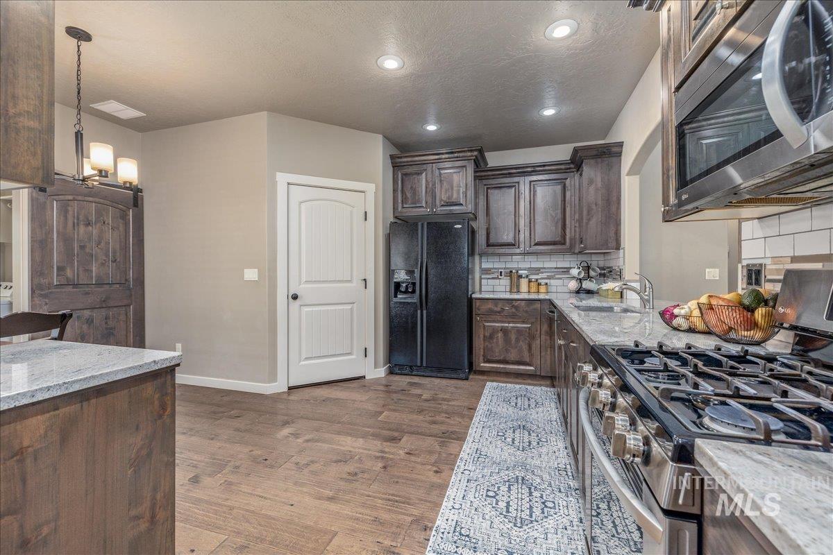 5002 S Lava Springs Loop, Nampa, Idaho 83686, 3 Bedrooms, 2 Bathrooms, Residential For Sale, Price $424,000,MLS 98997013