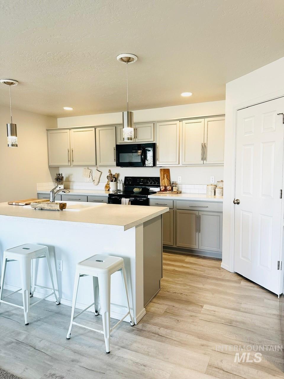 1690 SW Miner St, Mountain Home, Idaho 83647, 4 Bedrooms, 2 Bathrooms, Residential For Sale, Price $435,000,MLS 98997015