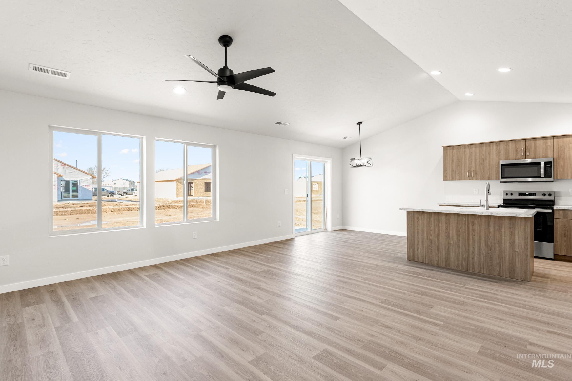 14128 Shiny Spruce St, Caldwell, Idaho 83607, 3 Bedrooms, 2 Bathrooms, Residential For Sale, Price $399,990,MLS 98997017