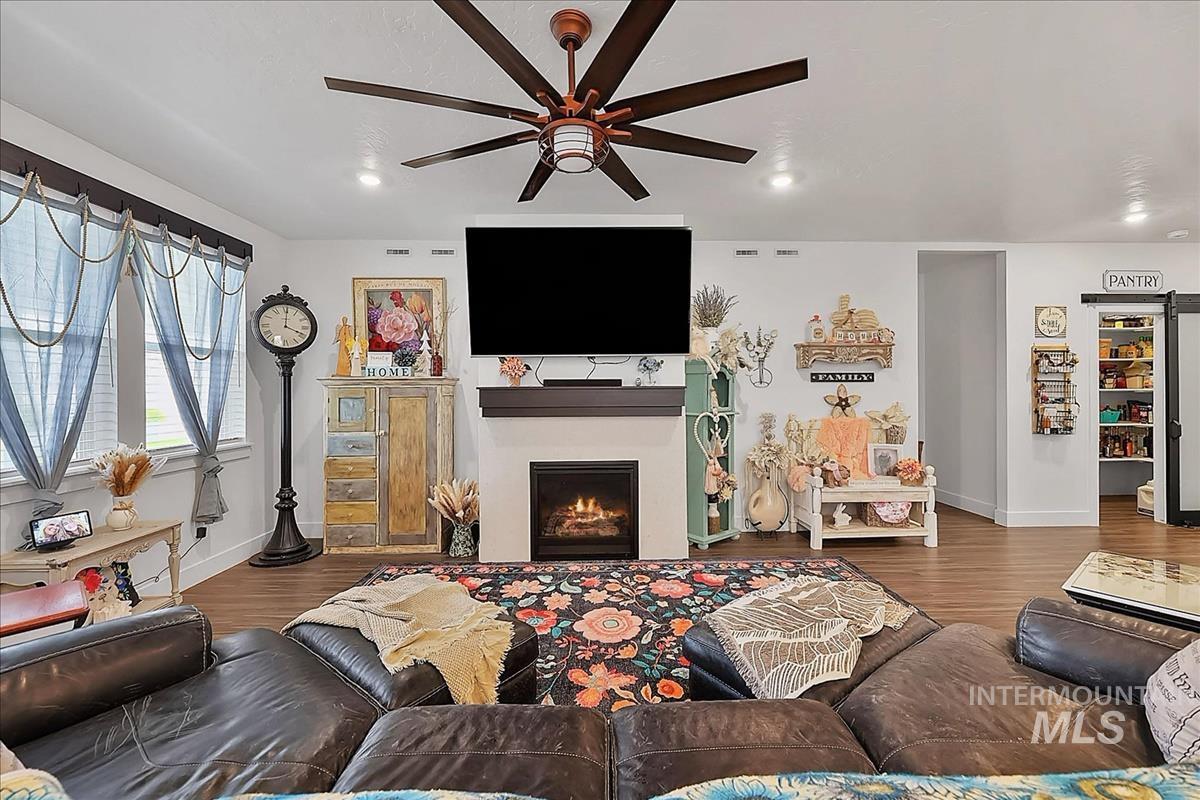 14384 Fractus Dr, Caldwell, Idaho 83607, 5 Bedrooms, 3.5 Bathrooms, Residential For Sale, Price $665,000,MLS 98997018