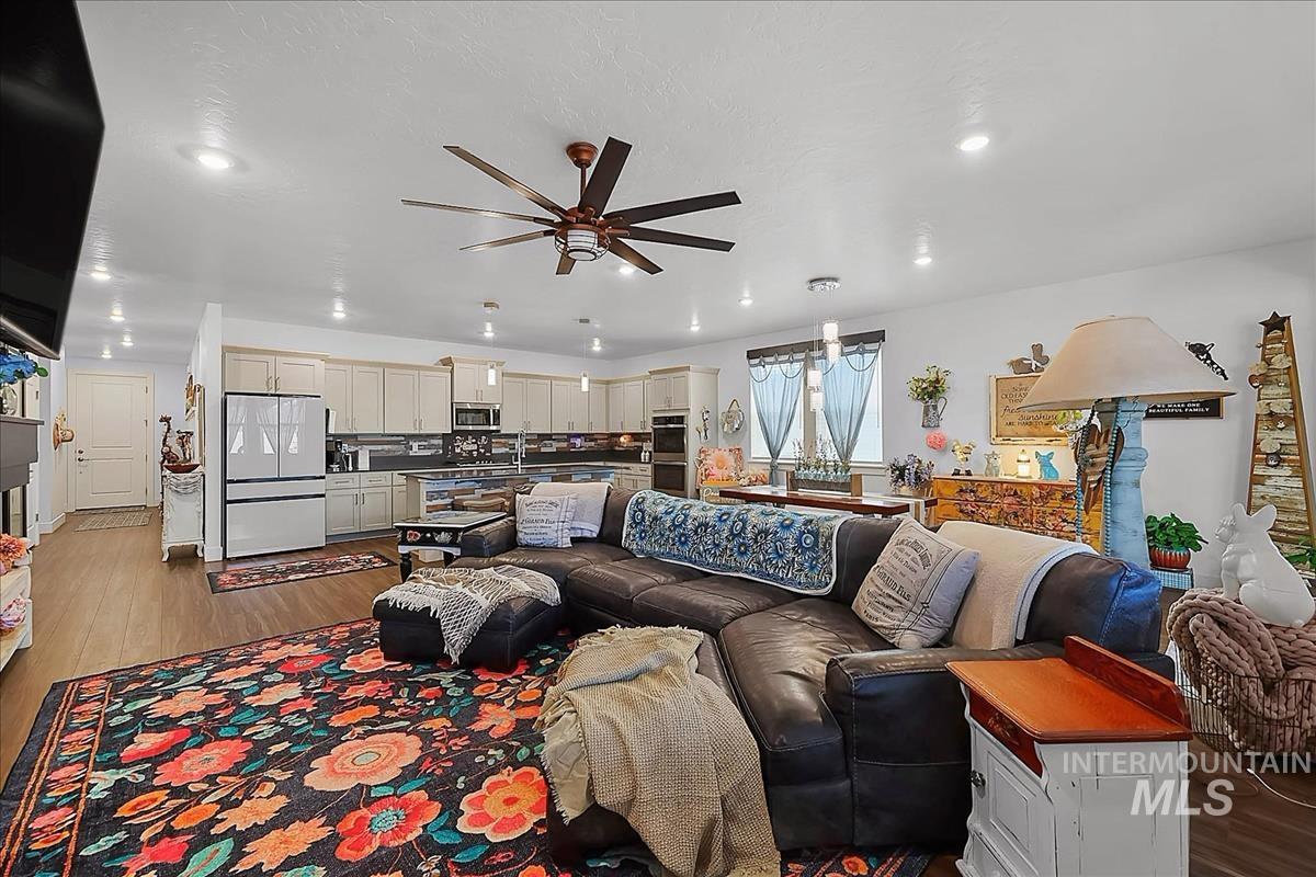 14384 Fractus Dr, Caldwell, Idaho 83607, 5 Bedrooms, 3.5 Bathrooms, Residential For Sale, Price $665,000,MLS 98997018